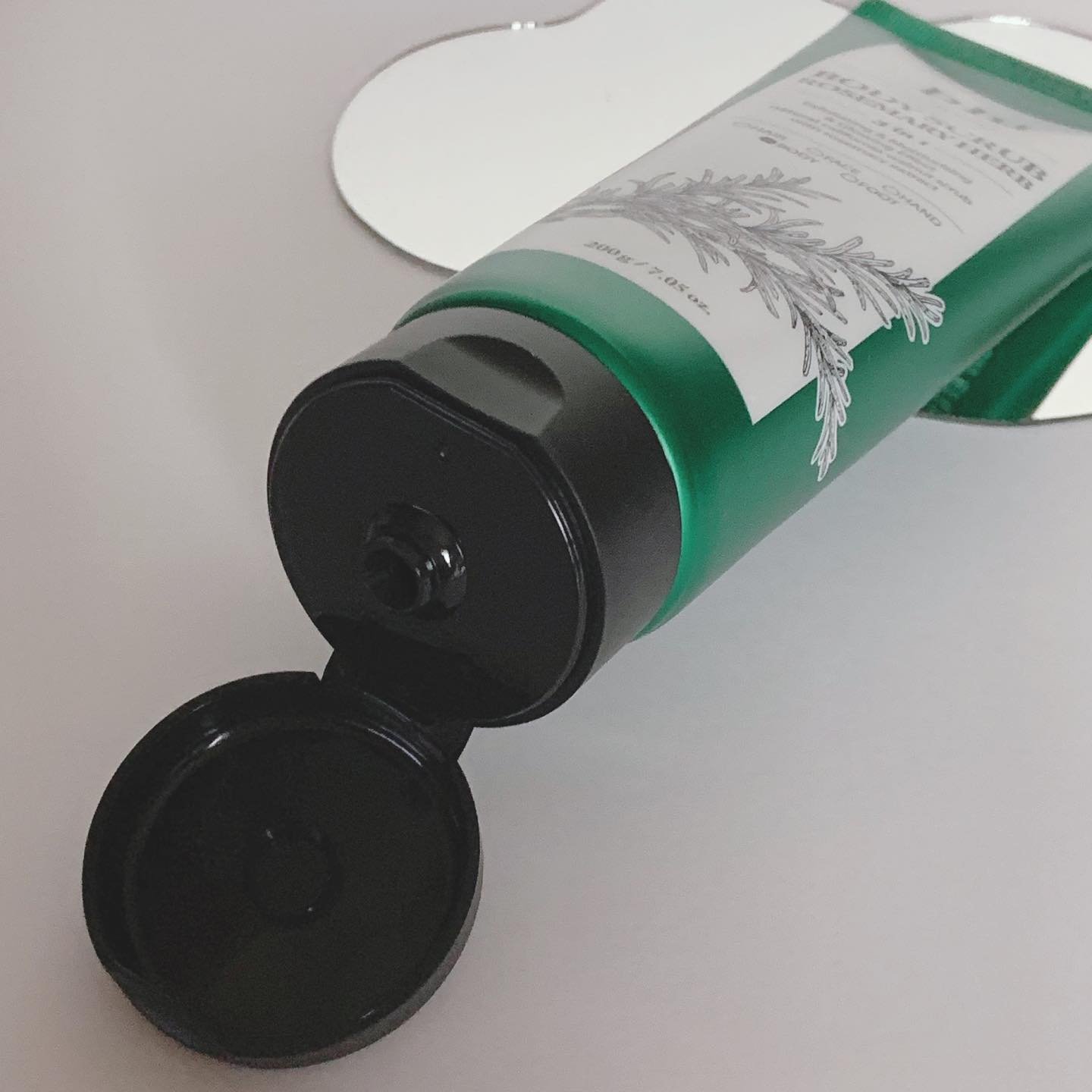 オリジナルボディスクラブ ローズマリーハーブ/plu/ボディスクラブを使ったクチコミ（2枚目）