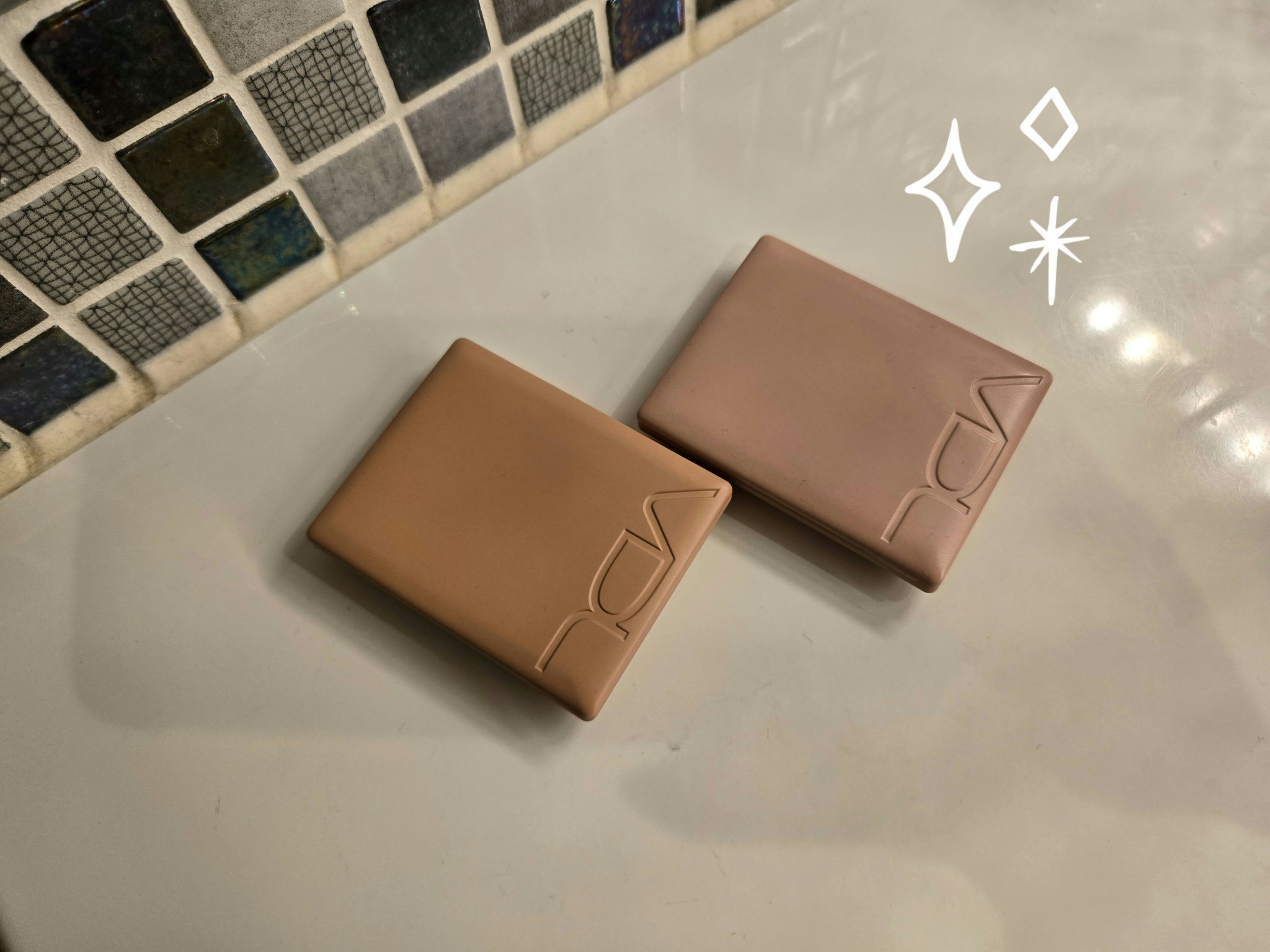 ▷VDL
チークステイン ブラッシャー
03 ライク ベージュ
08 モーブ ヘイズ

リキッドチーク塗るのが苦手で、
どの辺ー？！ていつもなっちゃいます😵‍💫
が、VDLのこれは この辺りかな〜でスポンジで取って
ササッと付けたらいい