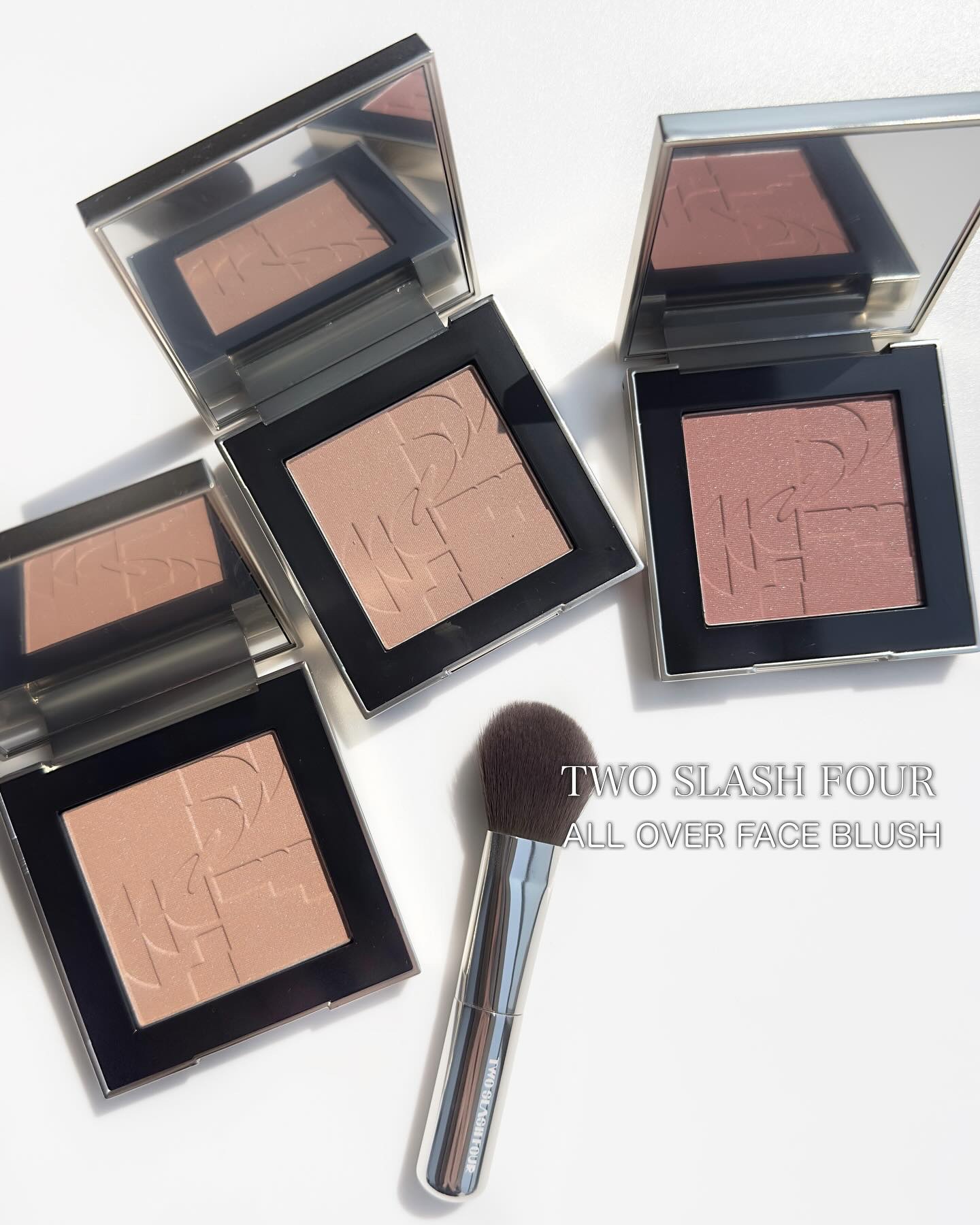 オールオーバーフェイスブラッシュ/TWO SLASH FOUR/パウダーチークを使ったクチコミ（1枚目）
