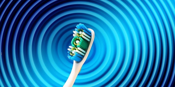 歯ブラシから音波の出ているイメージ