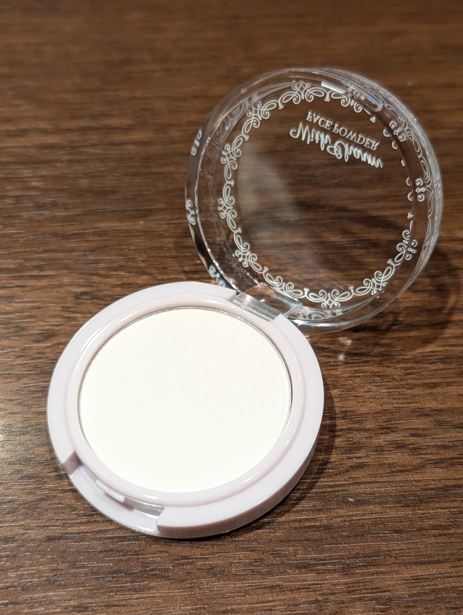 ＆.with Charm 24hフェイスパウダー/DAISO/プレストパウダーを使ったクチコミ（3枚目）