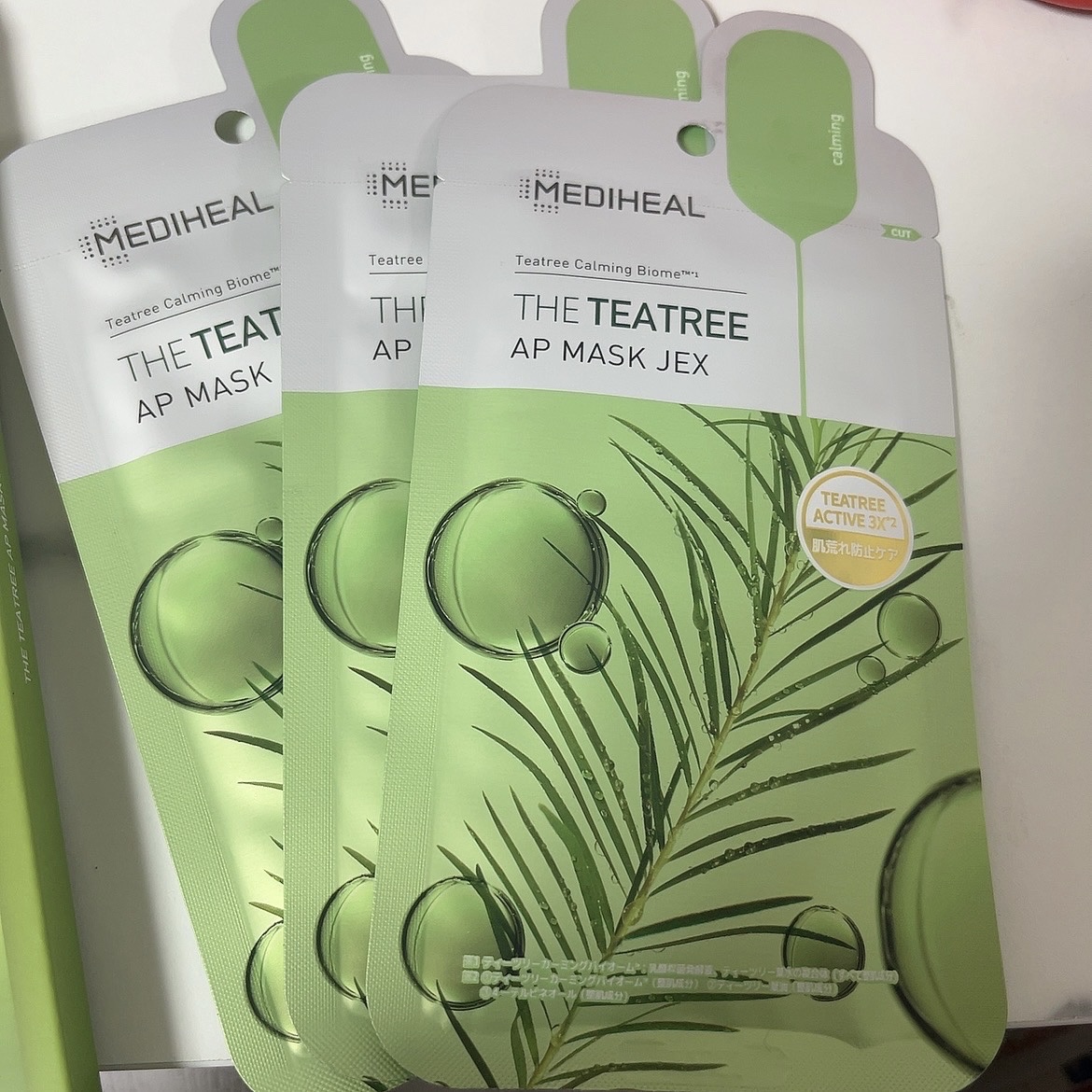 MEDIHEAL

THE ティーツリー APマスク JEX

27ml×3枚

高保湿だけどベタつきはなく、気持ちよかったです。

ニキビが出来そうな時に、肌荒れを鎮静したい時に、愛用中。

他にもいろいろ試してるからこれだけのおかげかは