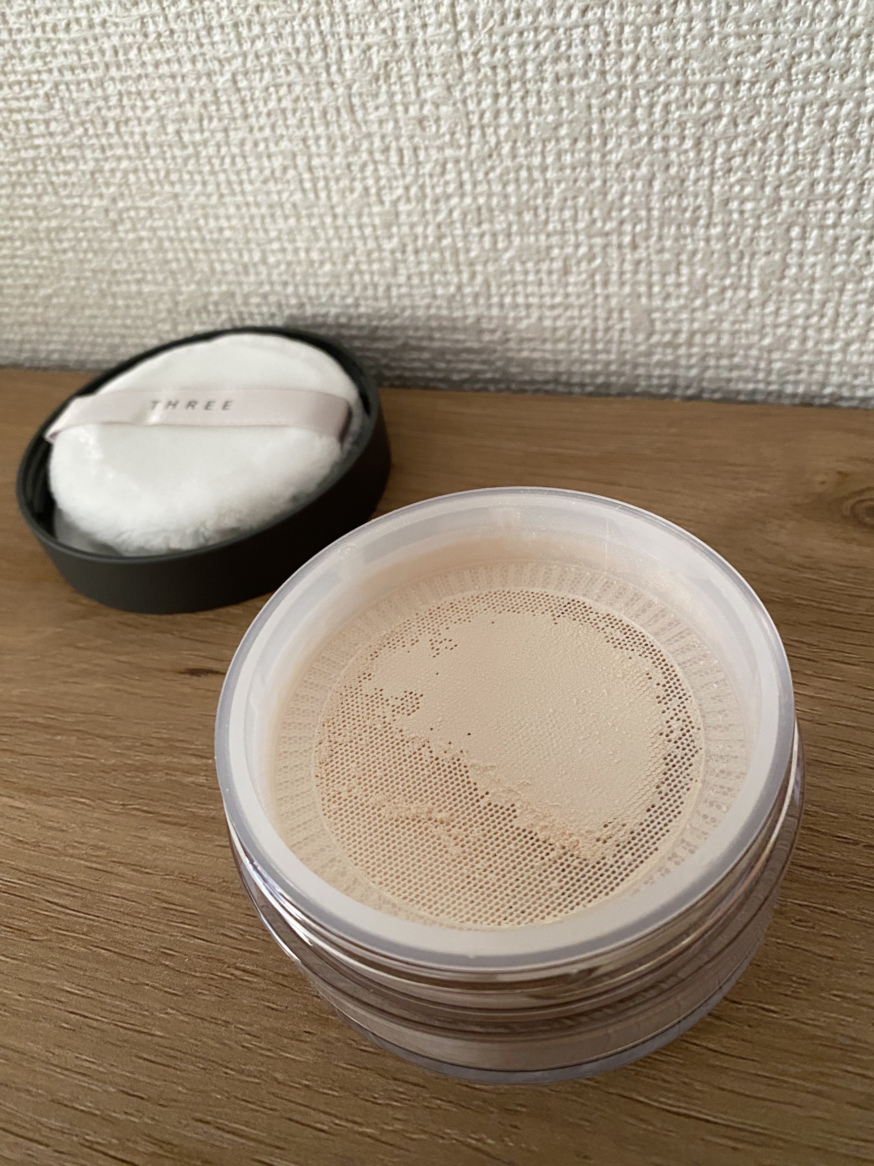 アルティメイトダイアフェネス ルースパウダー/THREE/ルースパウダーを使ったクチコミ（2枚目）