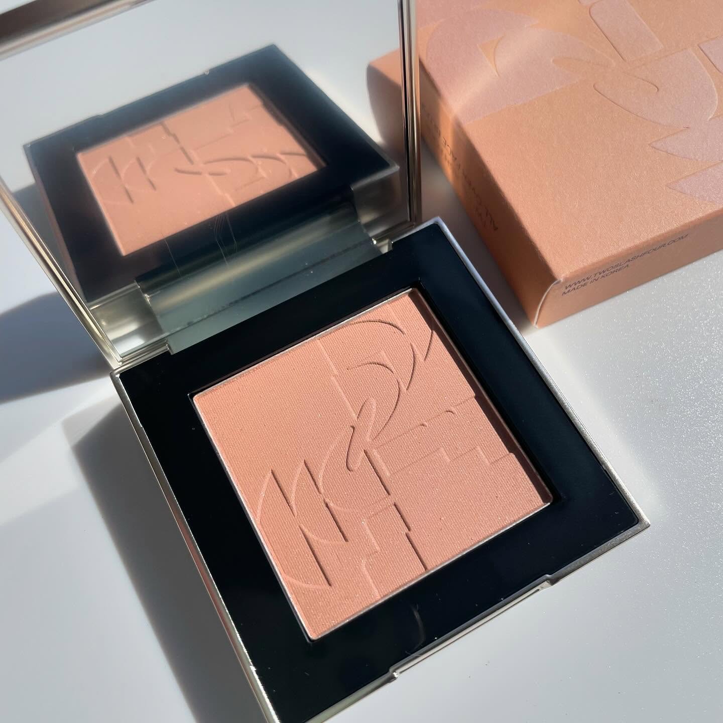 オールオーバーフェイスブラッシュ/TWO SLASH FOUR/パウダーチークを使ったクチコミ（2枚目）