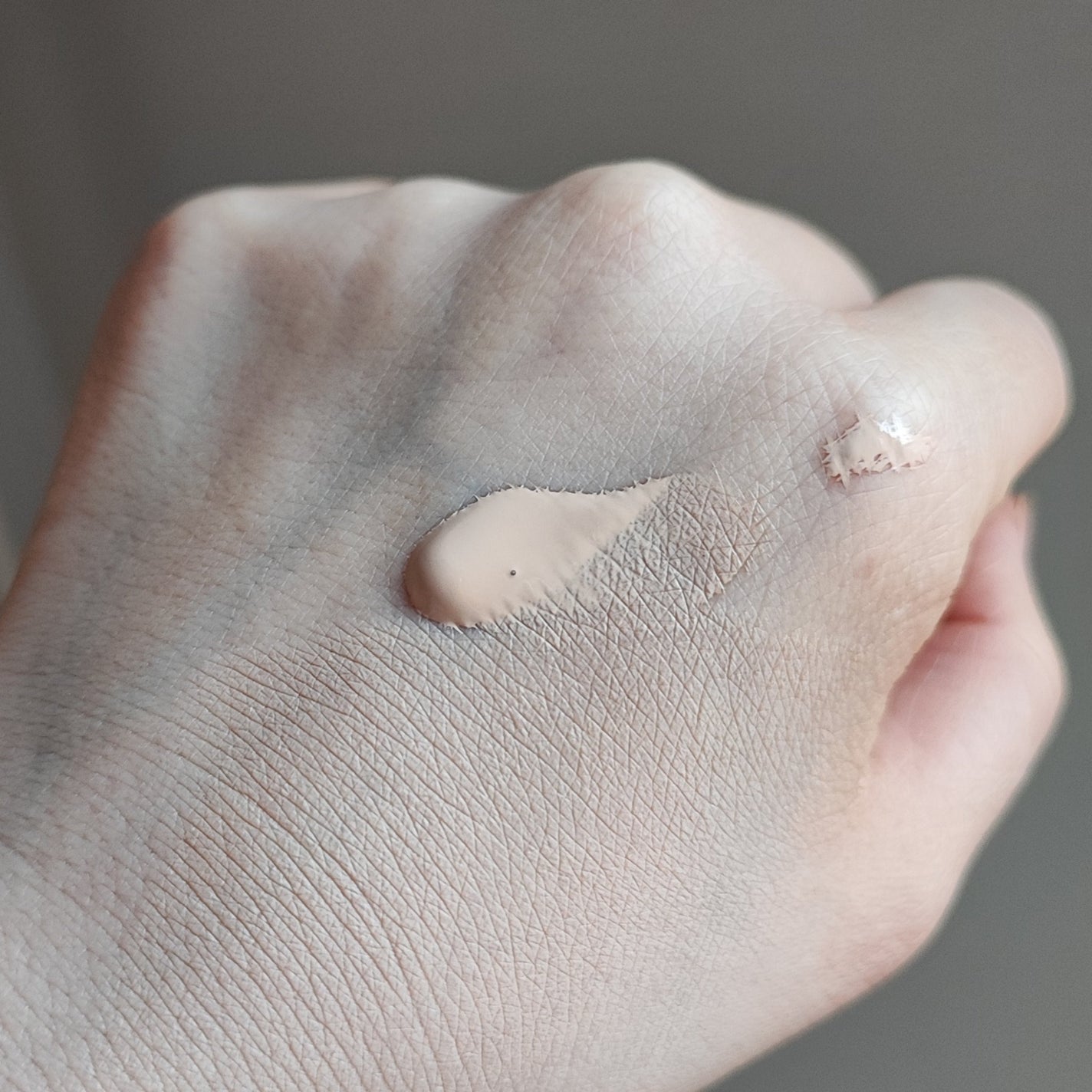 シームレスウェアファンデーション/wakemake/リキッドファンデーションを使ったクチコミ(4枚目)