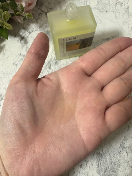 しろこ on LIPS 「二層構造で内外からケアアロマリトリート ヘアオイルをお試しです..」(4枚目)