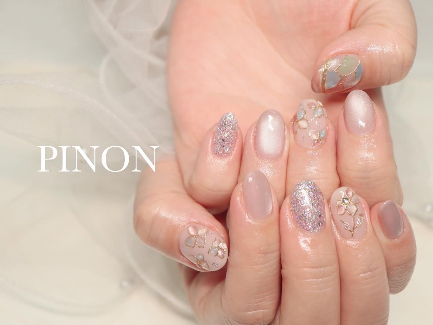 shino on LIPS 「持ち込みアレンジ☺︎微妙に違うカラーのマグネットでぷっくりお花..」(2枚目)