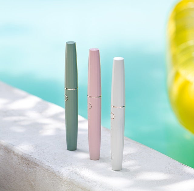 3本並んだ電動歯ブラシ