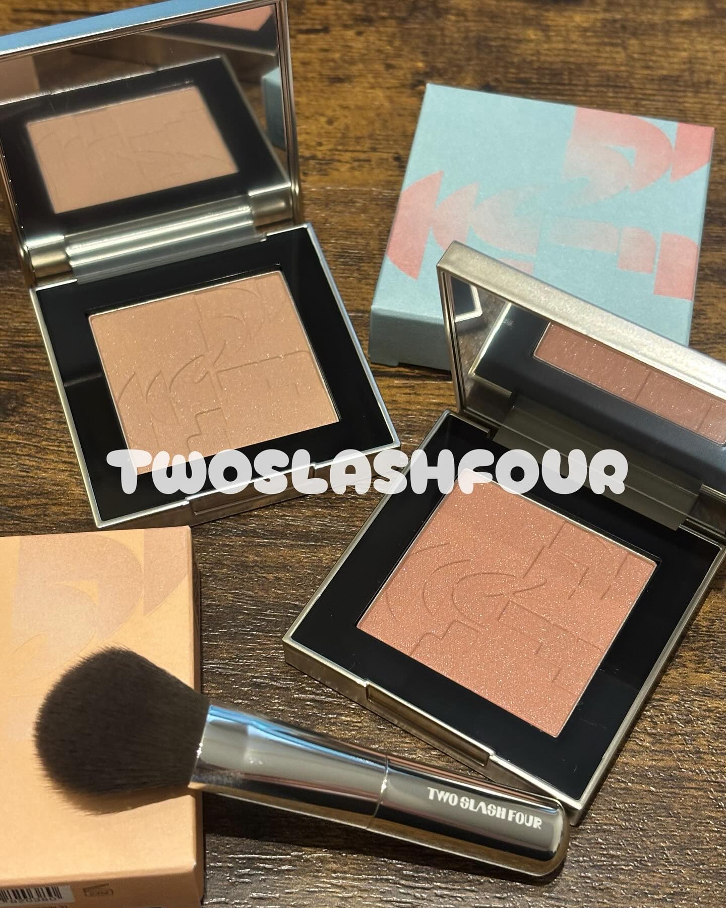 オールオーバーフェイスブラッシュ/TWO SLASH FOUR/パウダーチークを使ったクチコミ（1枚目）