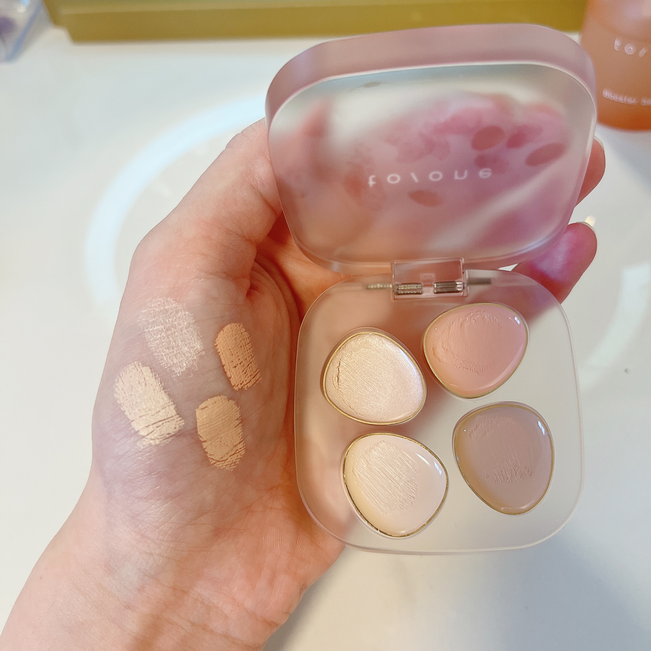 トーン ペタル フロート フローレス タッチ/to/one/パレットコンシーラーを使ったクチコミ（3枚目）