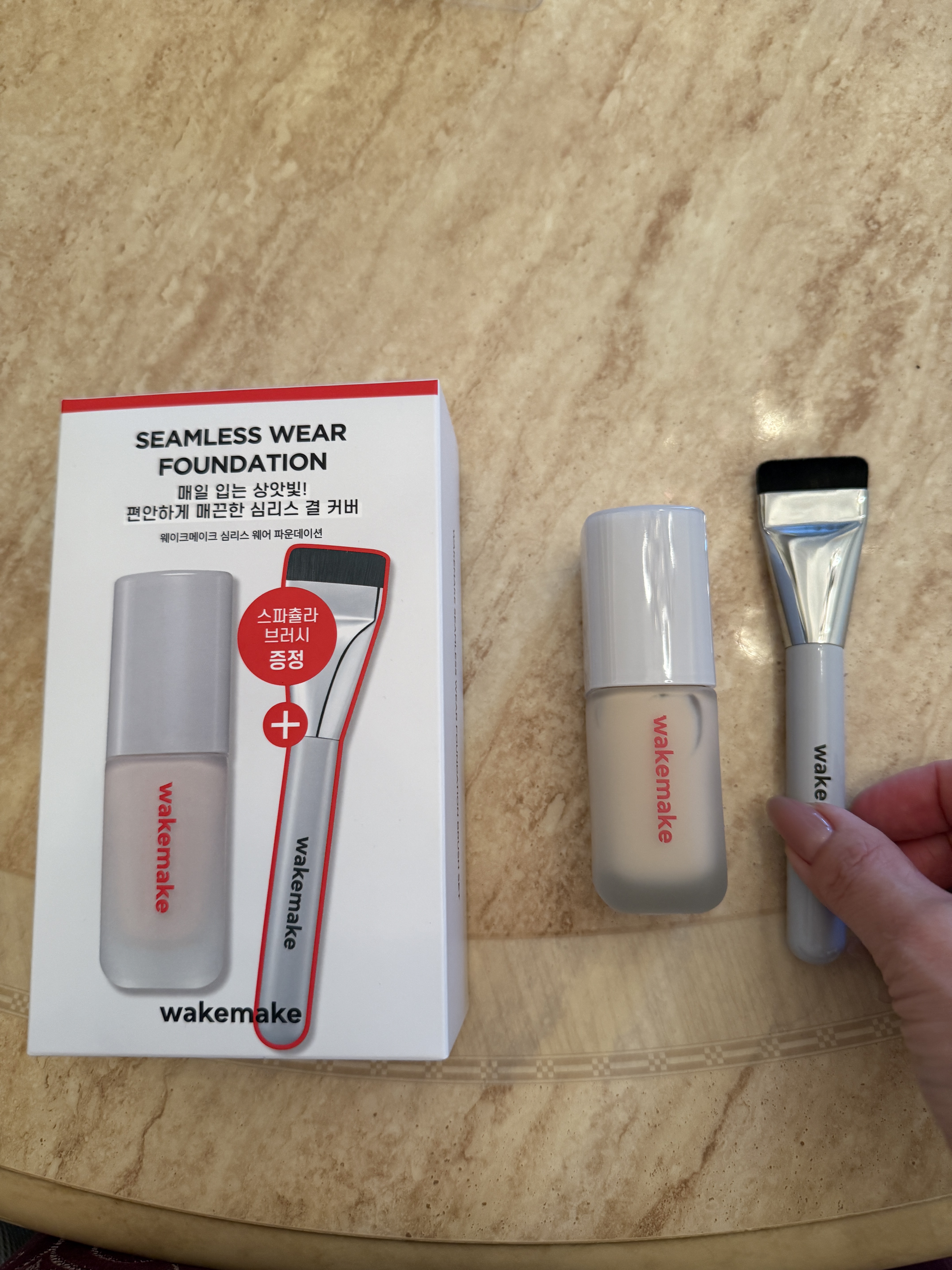 シームレスウェアファンデーション/wakemake/リキッドファンデーションを使ったクチコミ（1枚目）