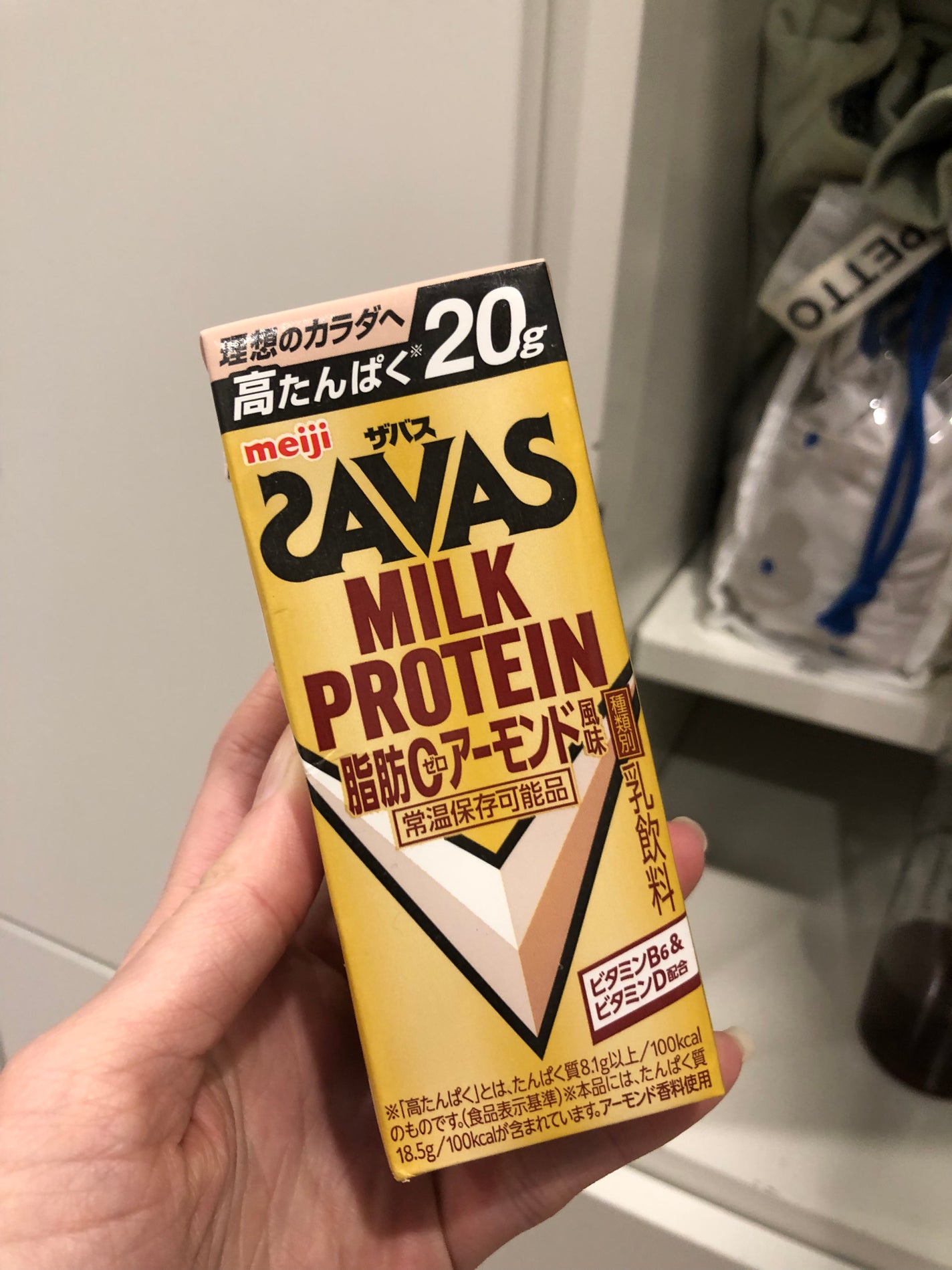 chicca 特殊メイクさんの偏愛美容 on LIPS 「新商品プロテイン可もなく不可もなくな味😂😂最近はもっと美味しい..」(1枚目)