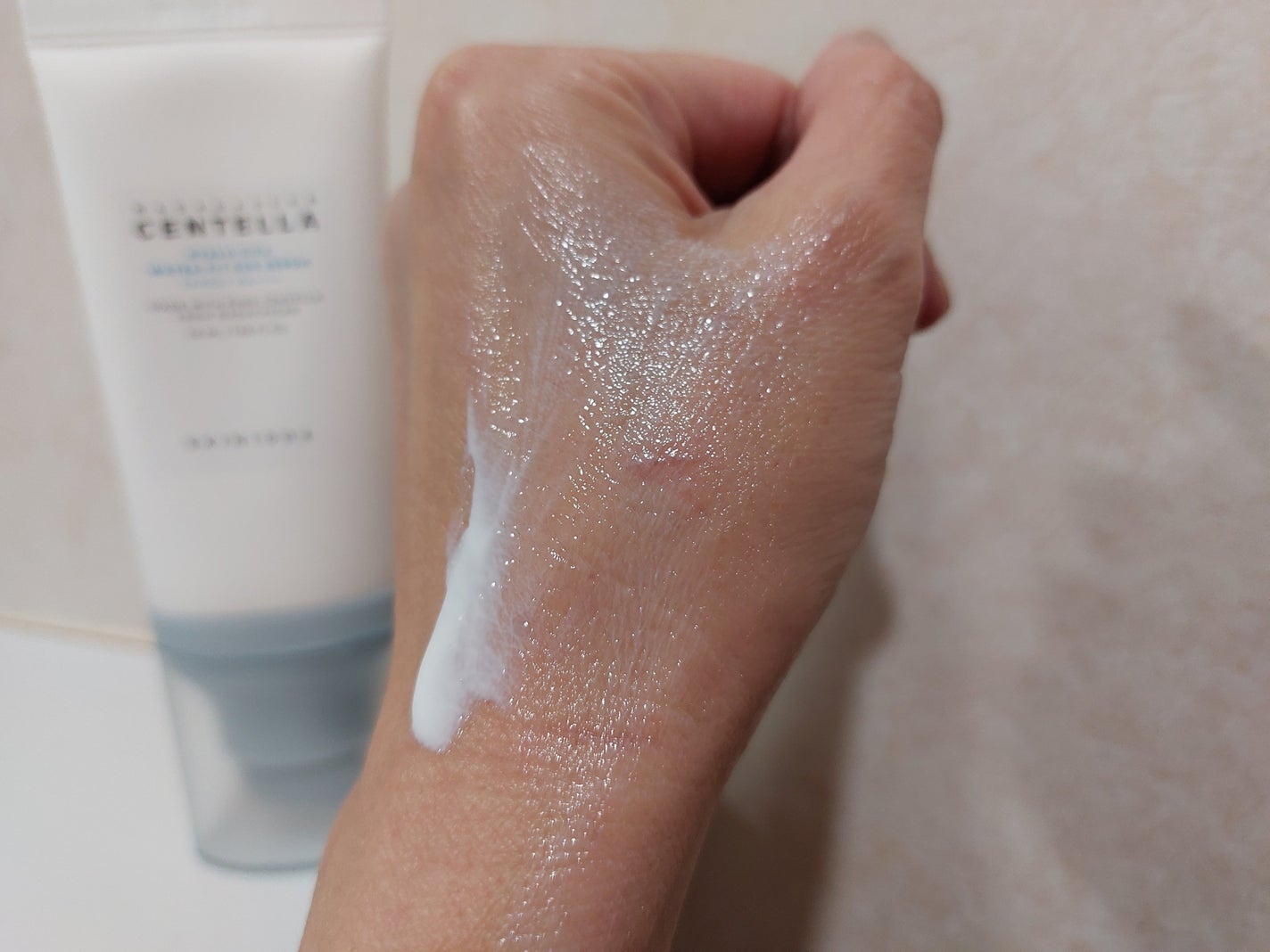 ヒアルーシカ ウォーターフィット サンセラム/SKIN1004/日焼け止めローションを使ったクチコミ(4枚目)