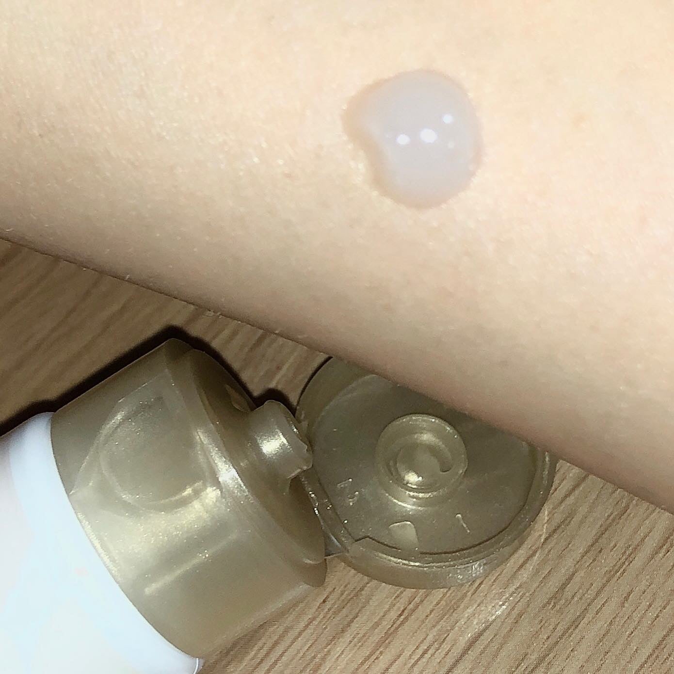 ハリーハリー 薬用おとなの美くびクリーム リッチ(医薬部外品)/ハリーハリー/ネック・デコルテケアを使ったクチコミ(2枚目)