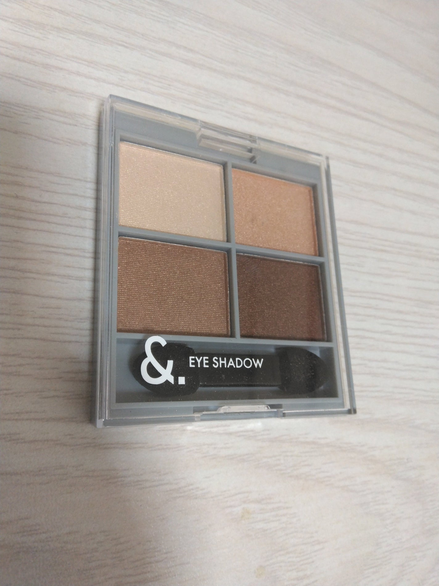 ペロ❤フォロバ100% on LIPS 「✨今日のアイシャドウ✨ダイソー&.アイシャドウパレットベージュ..」(1枚目)