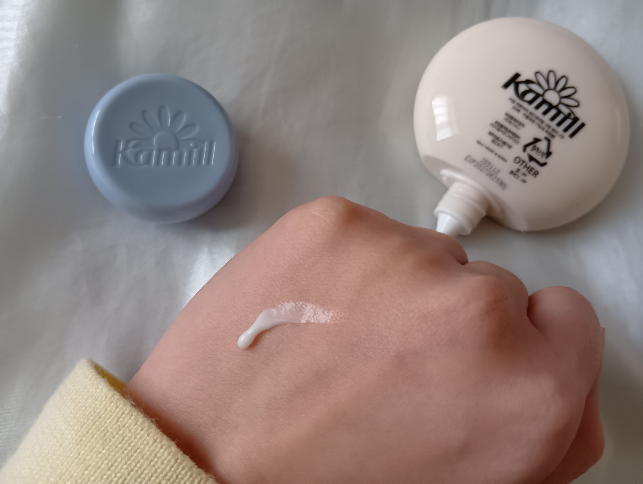 パフューマリー ハンド＆ネイルクリーム サマーナイト 50ml/カミール/ハンドクリームを使ったクチコミ（3枚目）