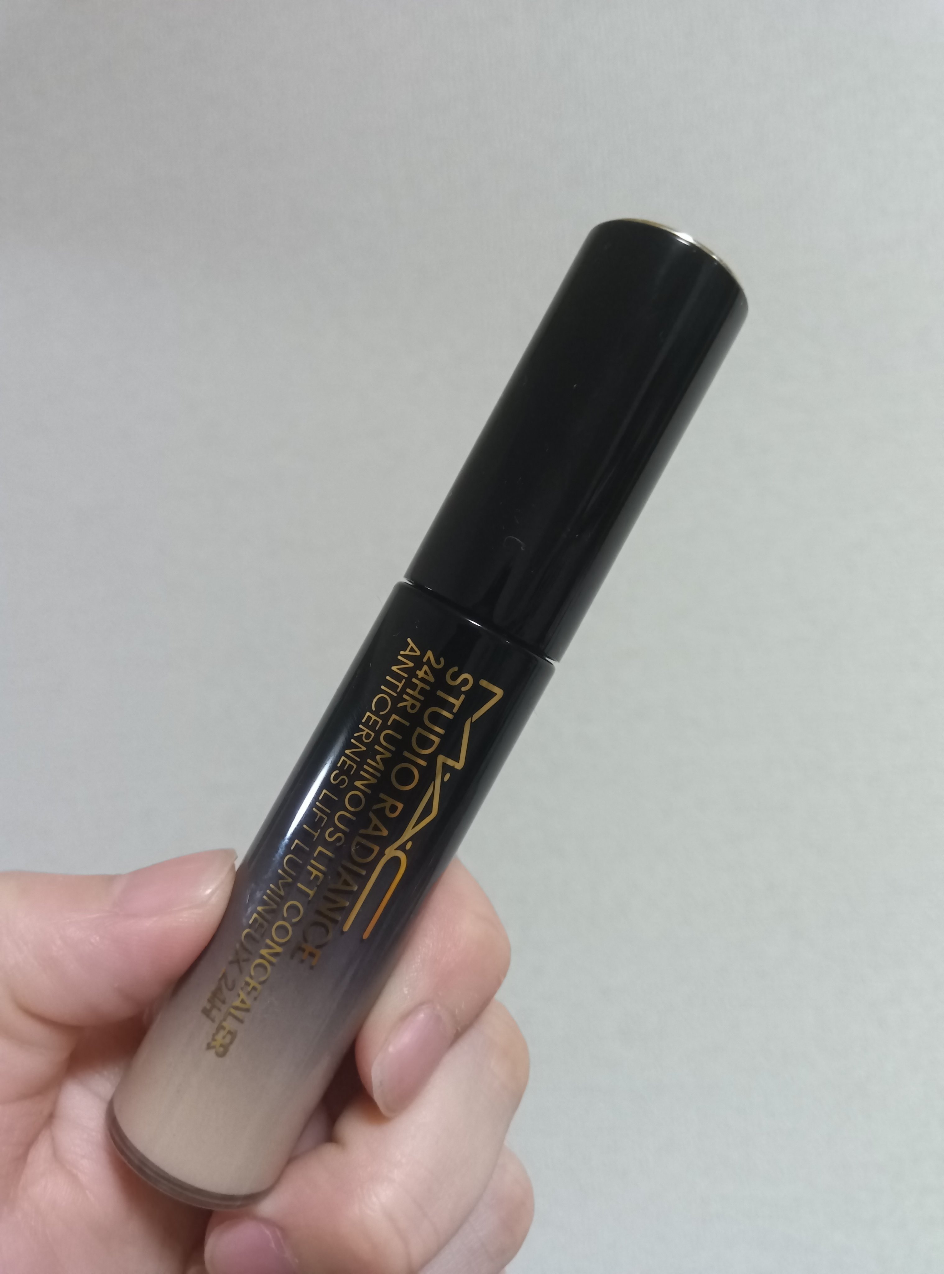 スタジオ ラディアンス 24 ルミナス コンシーラー NC10/M・A・C/リキッドコンシーラーを使ったクチコミ（1枚目）