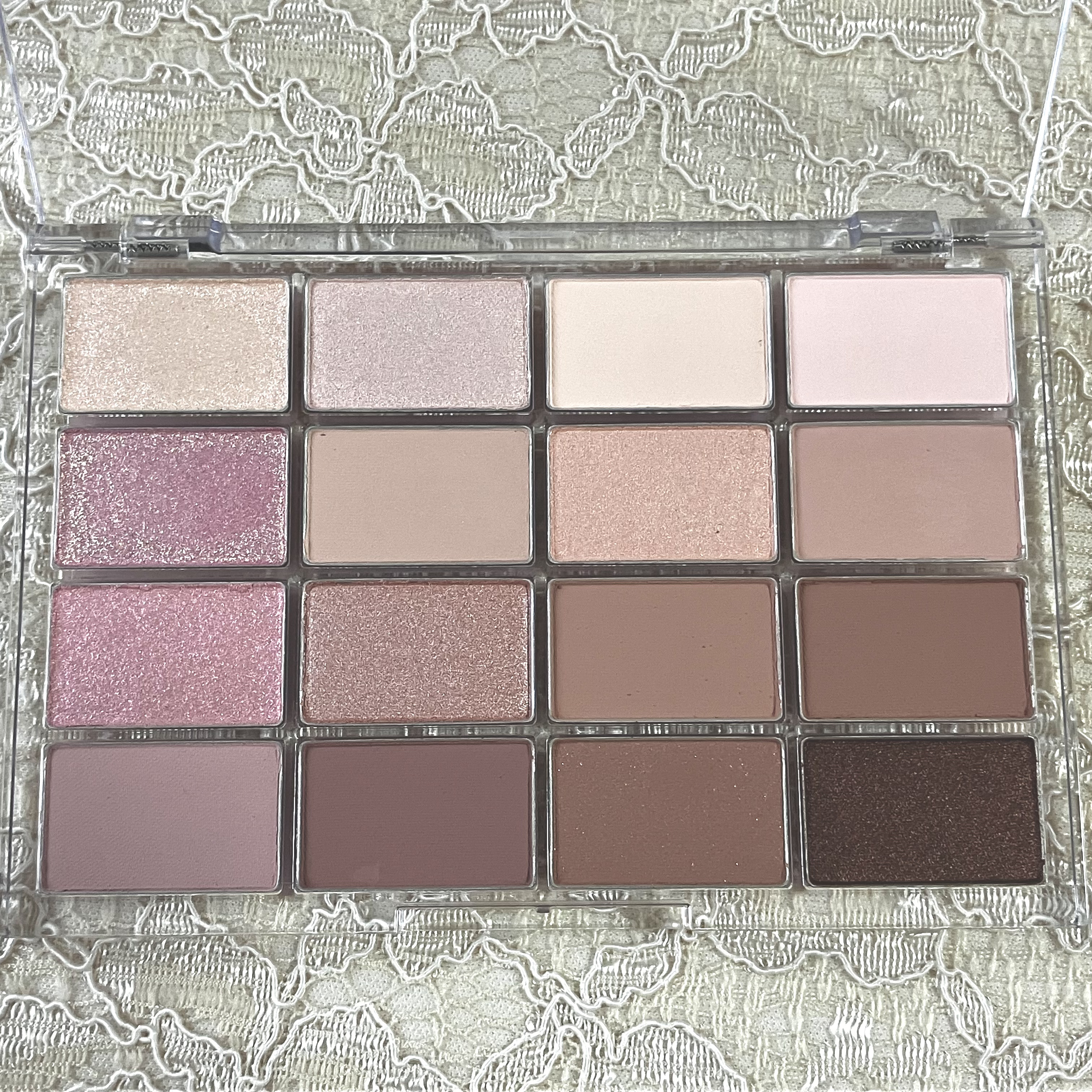 ソフトブラーリングアイパレット/wakemake/アイシャドウパレットを使ったクチコミ（2枚目）