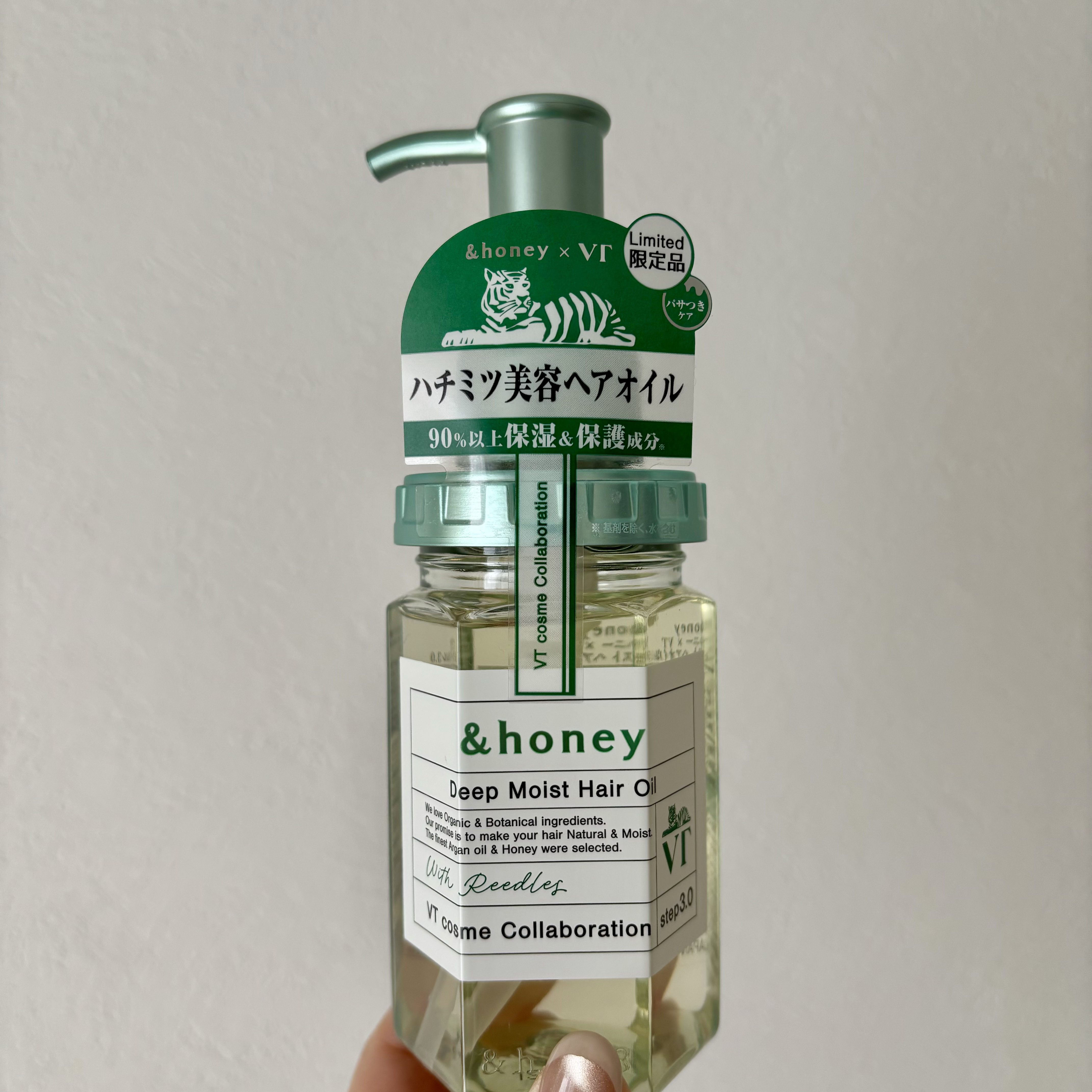 &honey アンドハニー × VT ディープモイスト ヘアオイル 3.0のクチコミ「◯&honey アンドハニー × VT ディープモイスト  ヘアオイル 3.0 

パッケージ.....」（1枚目）