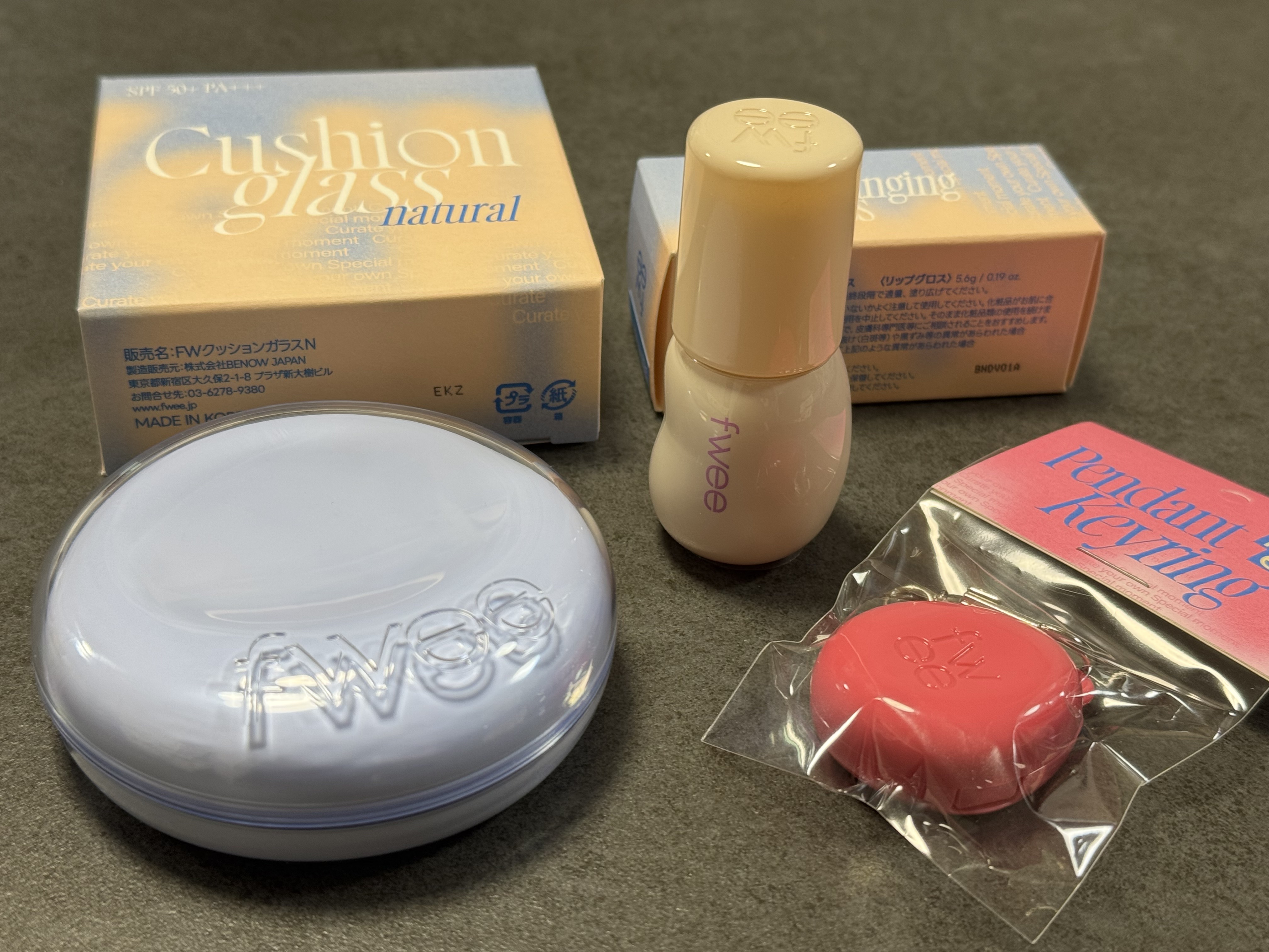 フィー 3Dチェインジンググロス 02 シーンラベンダー/fwee/リップグロスを使ったクチコミ（3枚目）