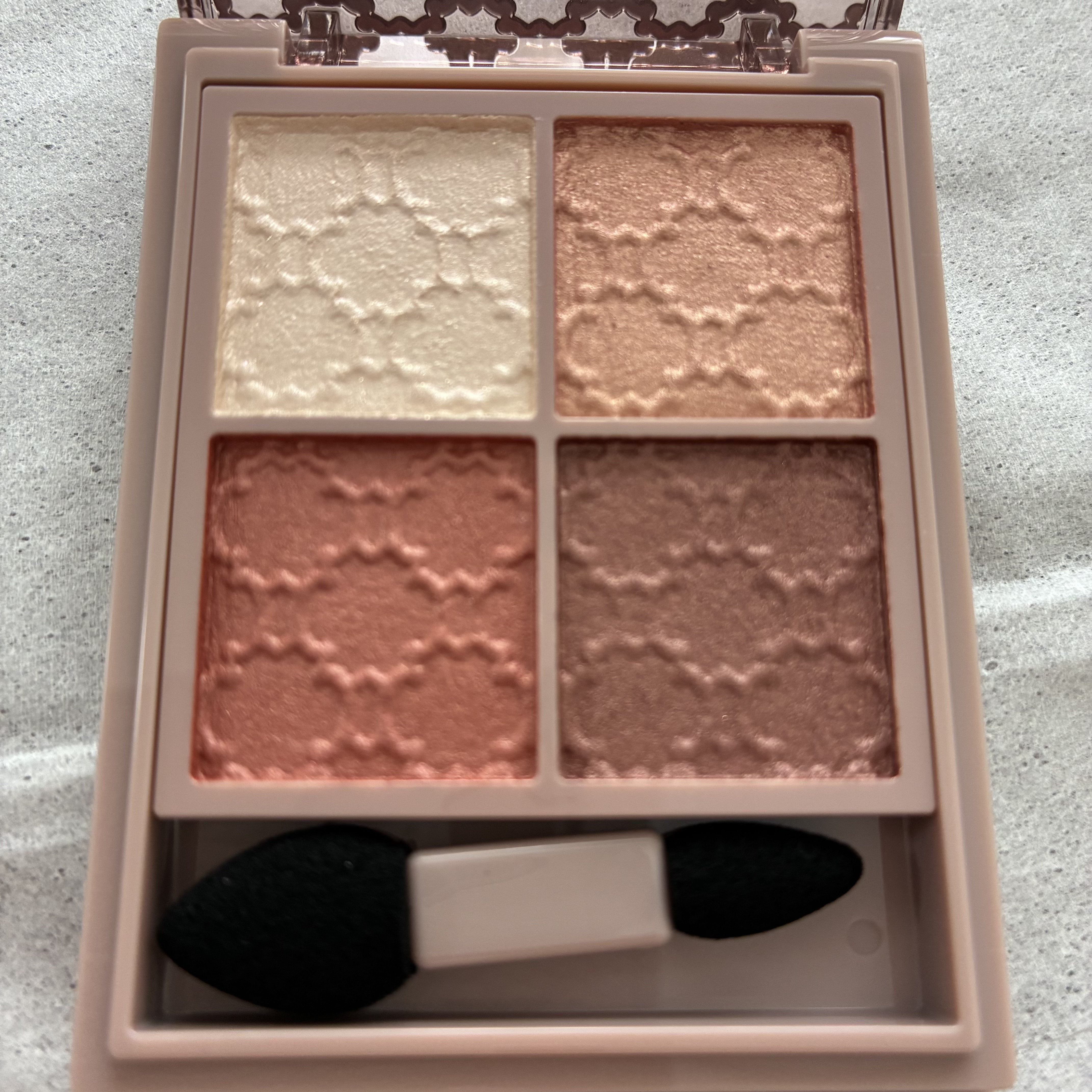 グロッシーリッチ アイズ N/Visée/アイシャドウパレットを使ったクチコミ（2枚目）