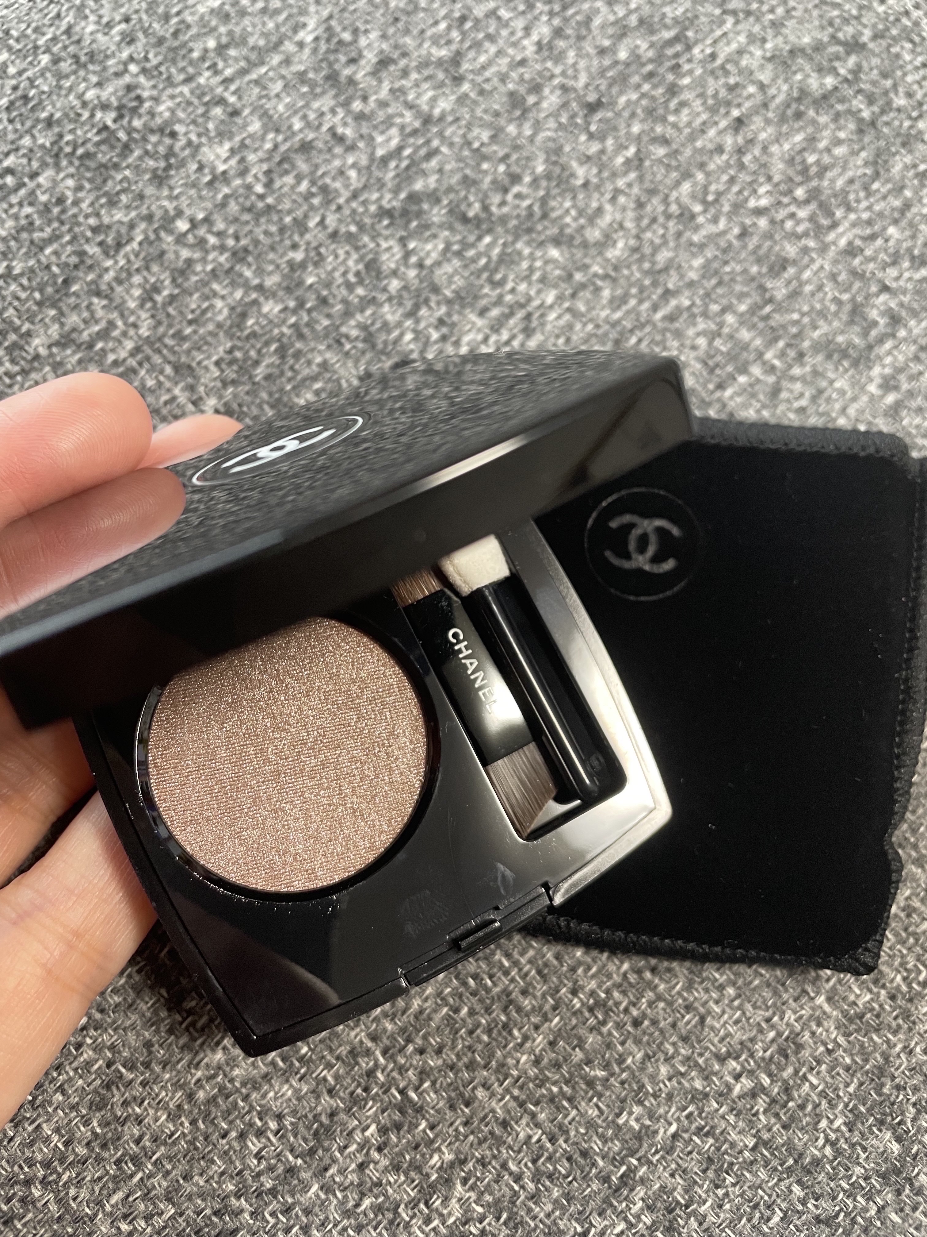 オンブル エサンシエル/CHANEL/単色アイシャドウを使ったクチコミ（2枚目）