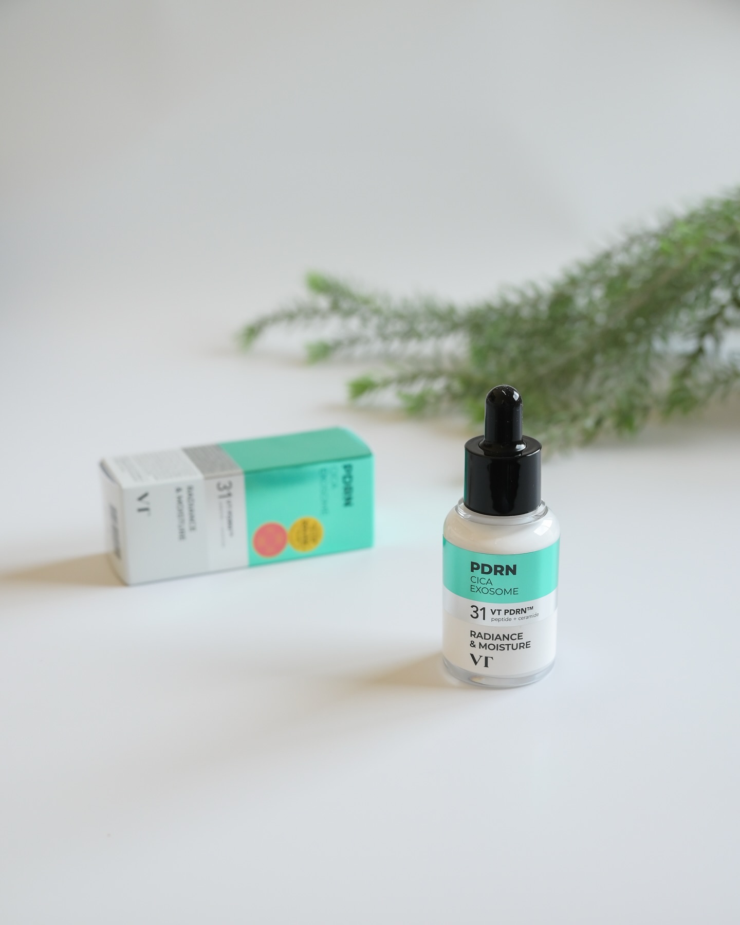 ・
#PR
⁡
VTさまより頂きました𓂃𓈒𓏸︎︎︎︎
⁡
PDRNアンプル
R5 ファーミングアンプル
⁡
VT独自の植物性PDRN。
⁡
乳白色で少しとろみがあるテクスチャー。
伸びも良くてみずみずしい感じ。
⁡
化粧水で整えた後に