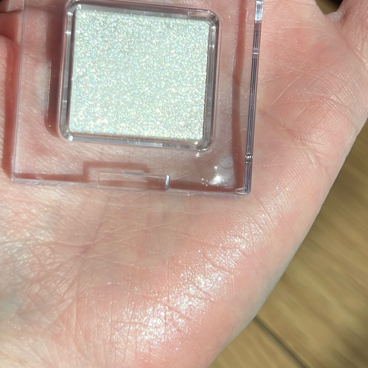 マルチカラーバリエーション スパークル/チャコット・コスメティクス/単色アイシャドウを使ったクチコミ(5枚目)