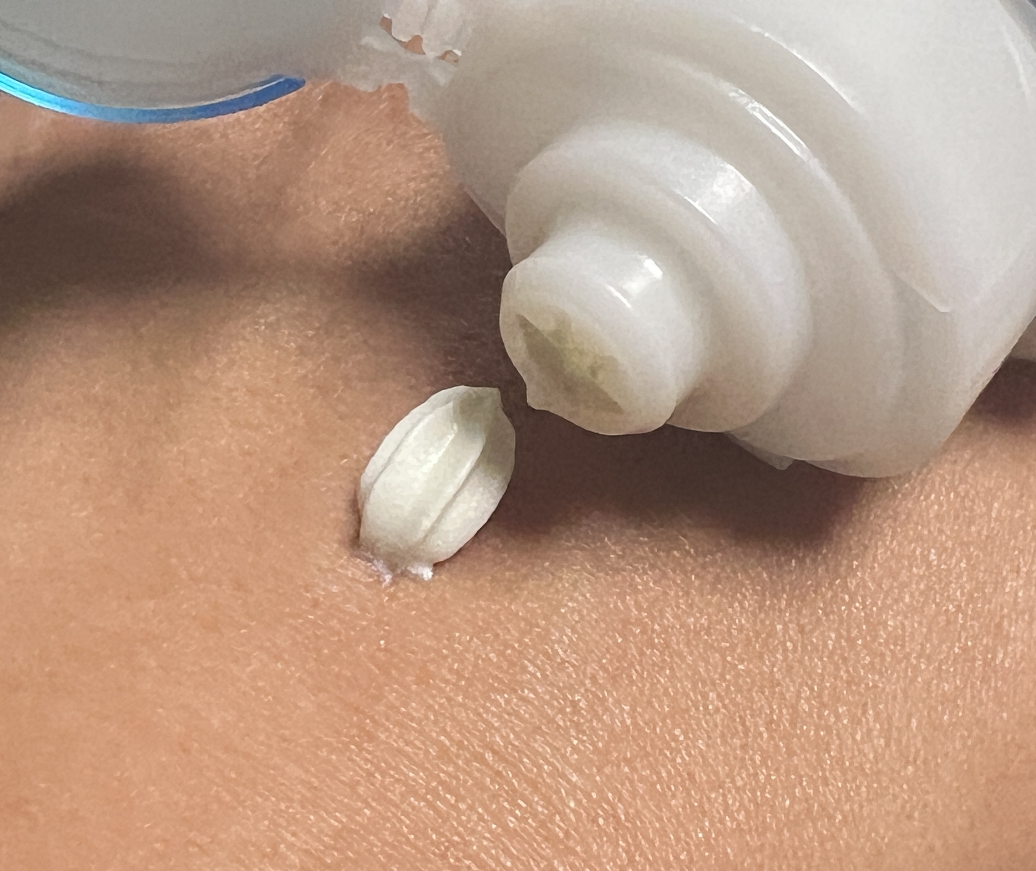 アクアリッチ エアリーホールドクリーム（呼吸感ベールUV）/ビオレ/日焼け止めクリームを使ったクチコミ（2枚目）