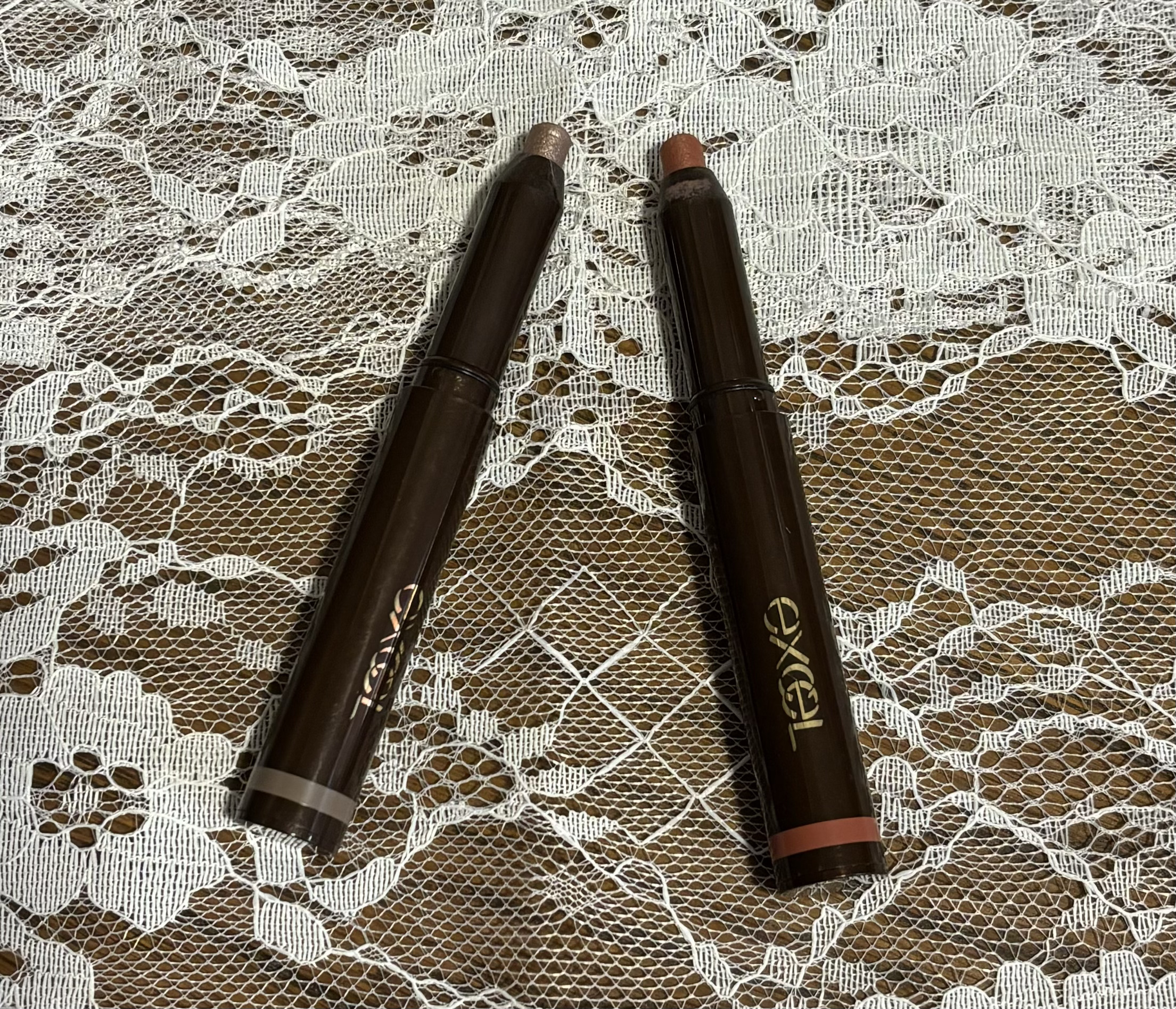 グリームオンフィットシャドウ/excel/スティックアイシャドウを使ったクチコミ（2枚目）