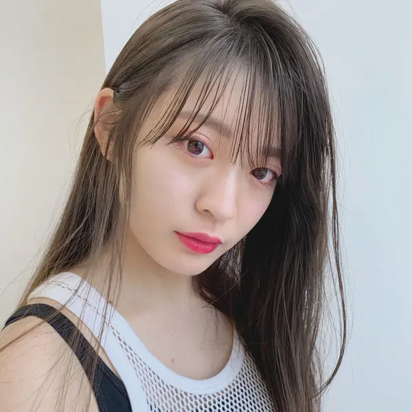 レイヤーカットの女性