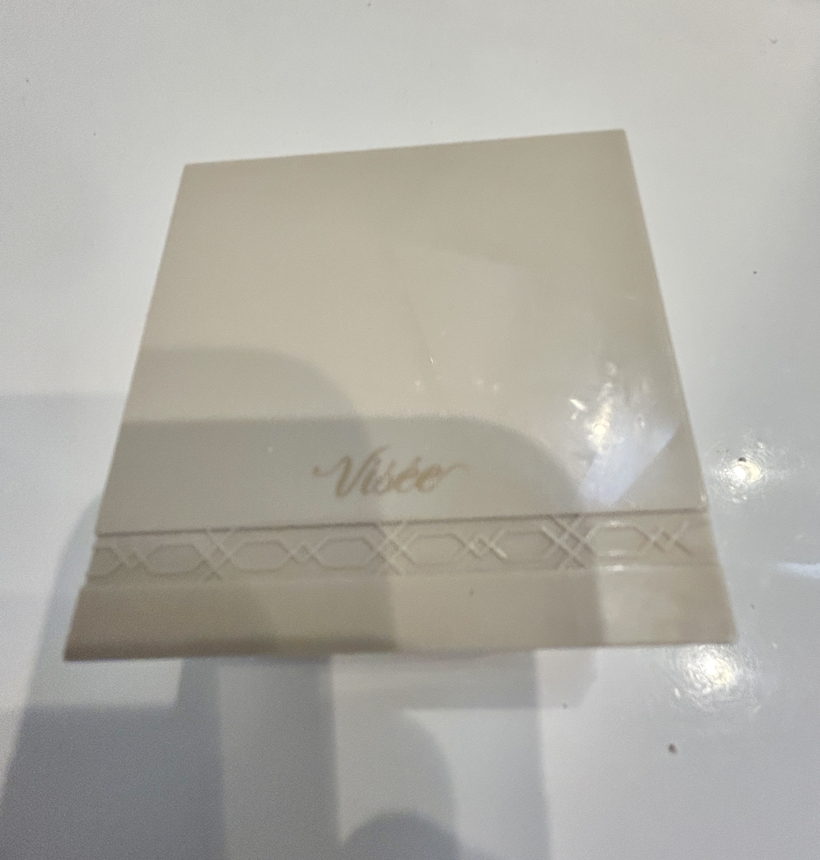 トリニタス グロウ パウダー/Visée/ルースパウダーを使ったクチコミ（2枚目）