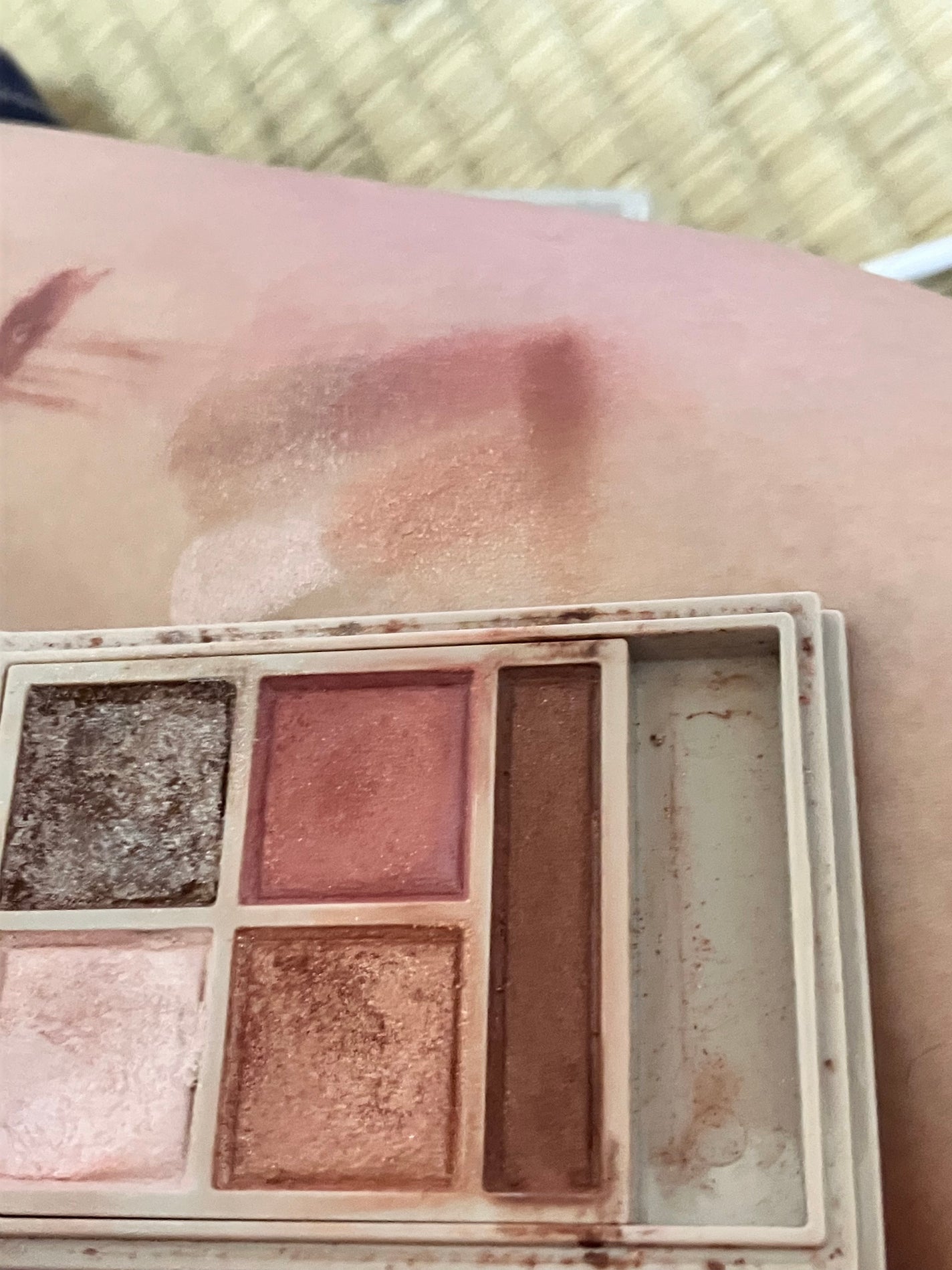 グロッシーリッチ アイズ N/Visée/アイシャドウパレットを使ったクチコミ(3枚目)