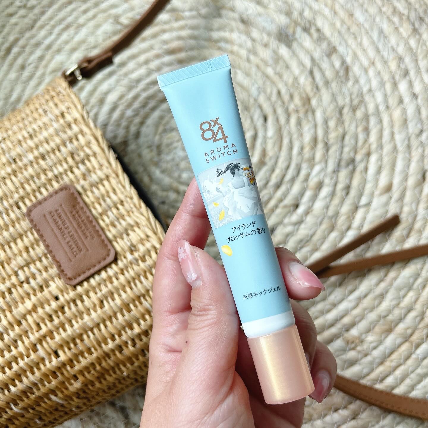 8x4 アロマスイッチ 涼感ネックジェル アイランドブロッサムの香り/８ｘ４/デオドラント・制汗剤を使ったクチコミ（1枚目）