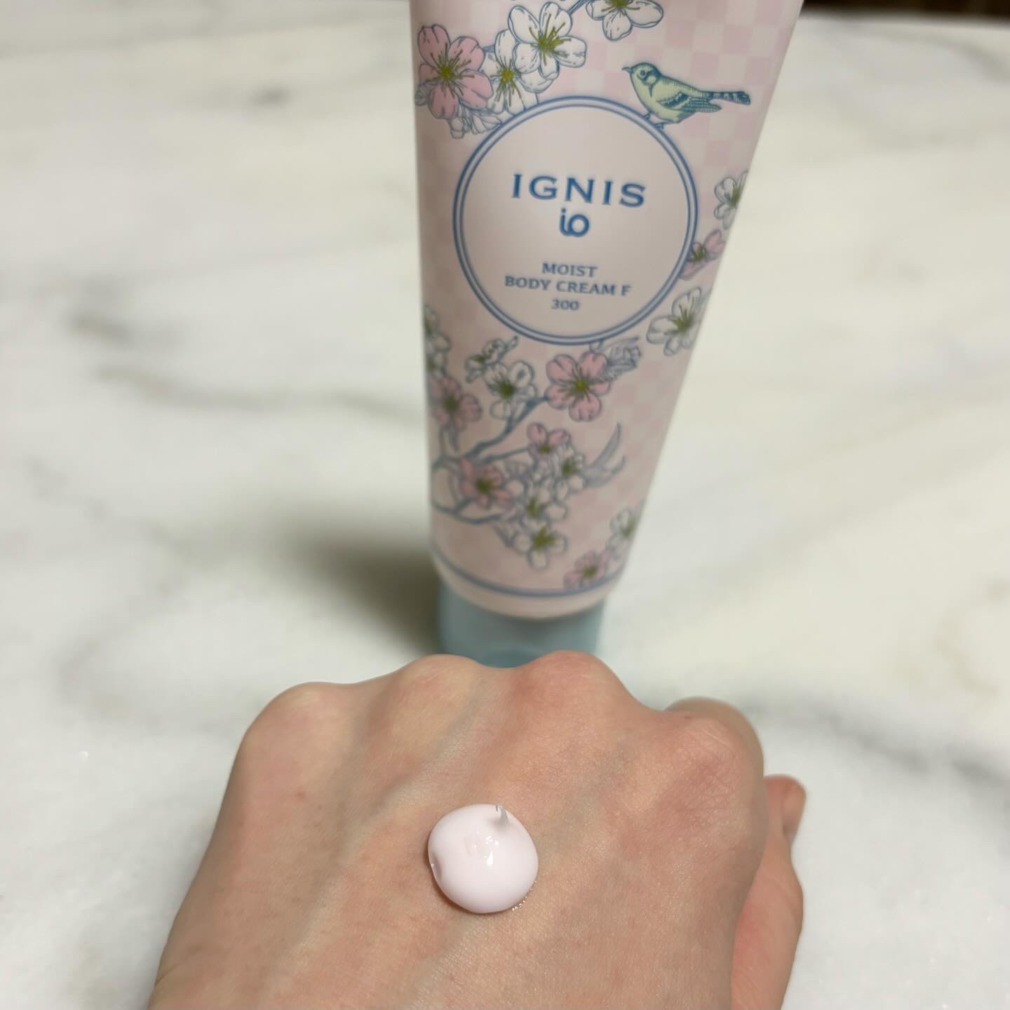 IGNIS イグニス イオ モイスト ボディクリーム のクチコミ「＼イグニスイオ モイストボディクリーム F／ 
 
美的ベストコスメにも選ばれたイグニス人気の.....」（2枚目）