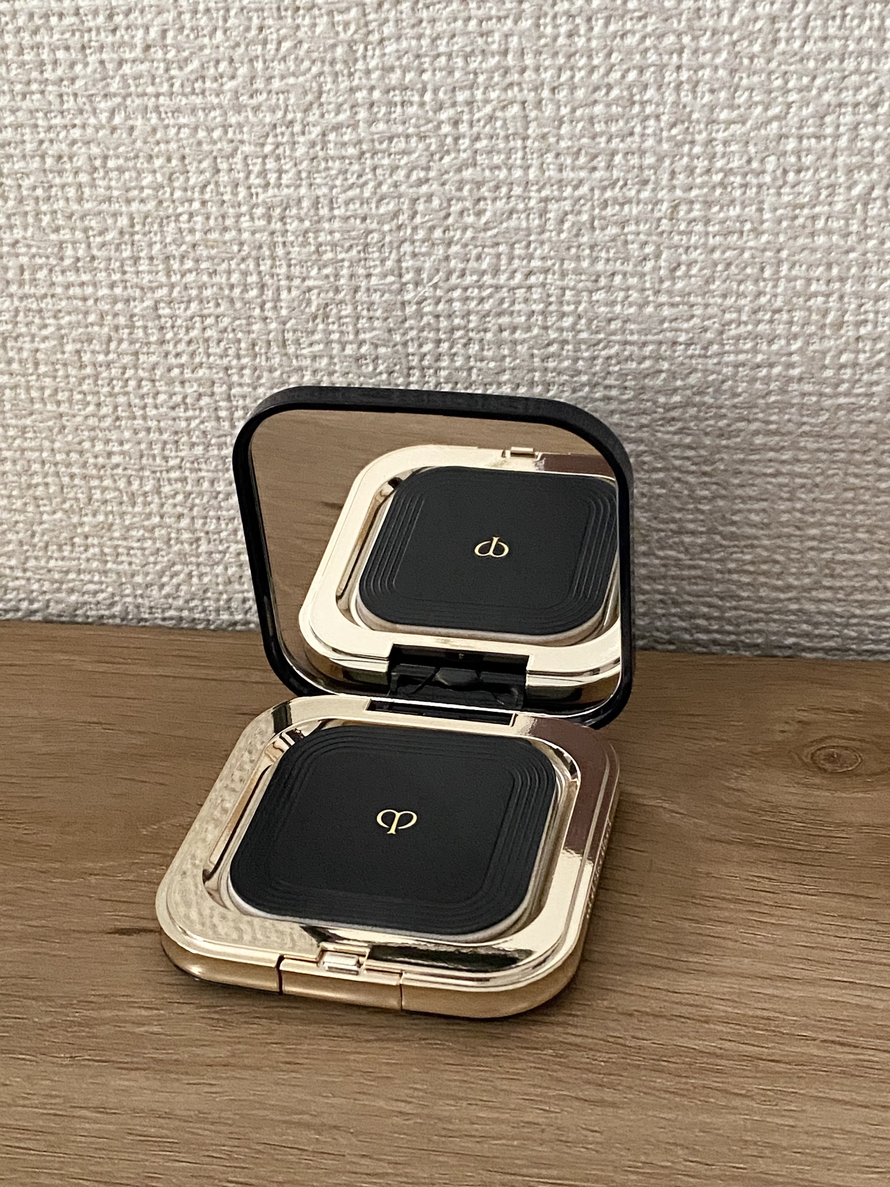 プードルコンパクトエサンシエルｎ/クレ・ド・ポー ボーテ/プレストパウダーを使ったクチコミ（2枚目）