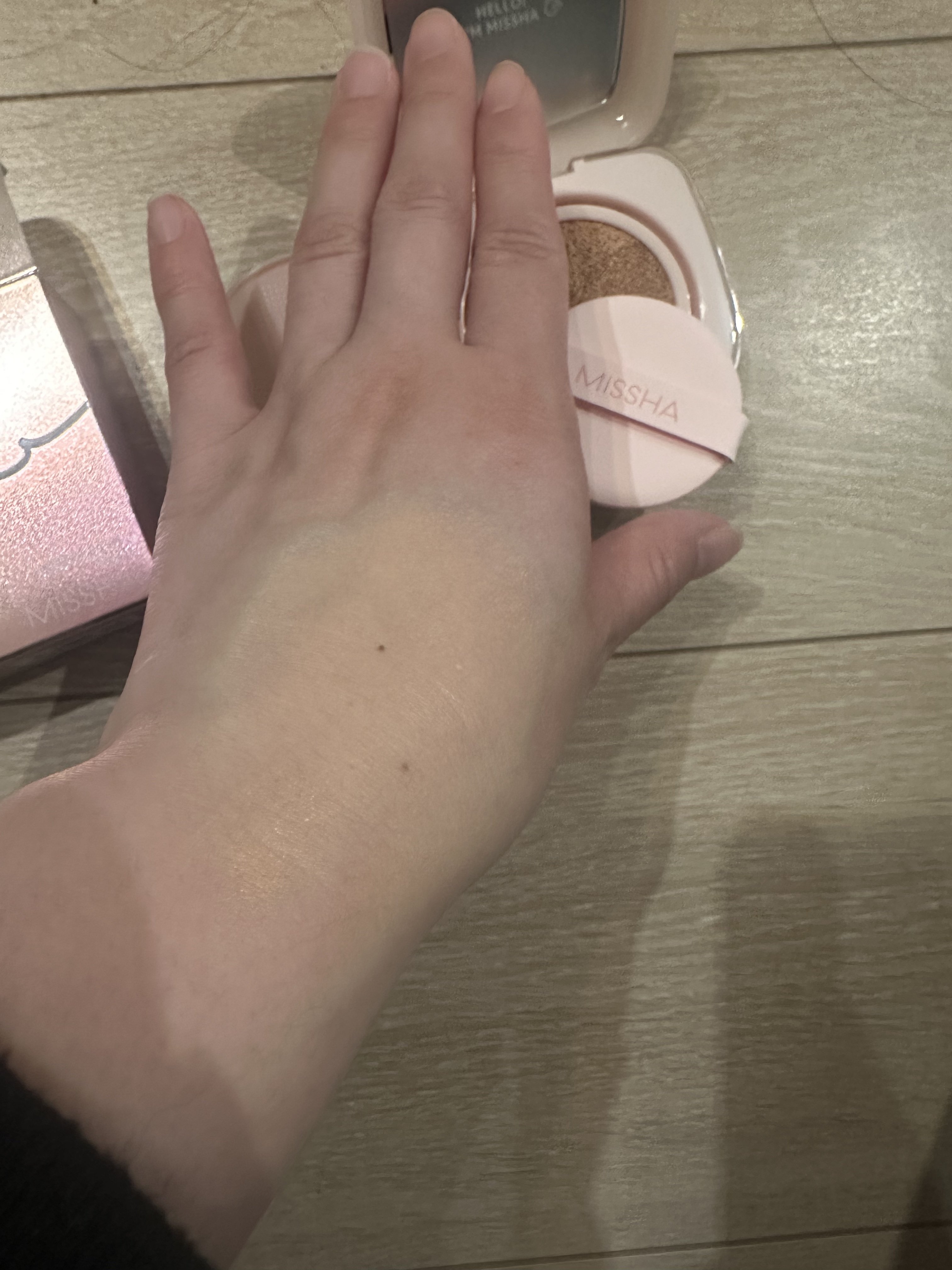 グロウ クッション ライト ＜ライトタイプ＞ NO.23　自然なミディアムベージュ/MISSHA/クッションファンデーションを使ったクチコミ（2枚目）