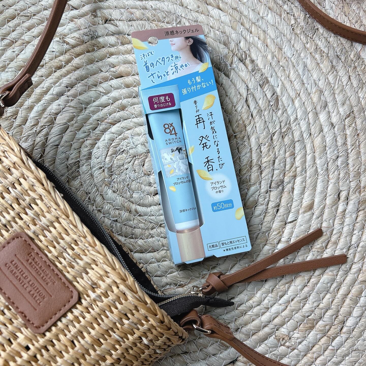 8x4 アロマスイッチ 涼感ネックジェル アイランドブロッサムの香り/８ｘ４/デオドラント・制汗剤を使ったクチコミ（2枚目）