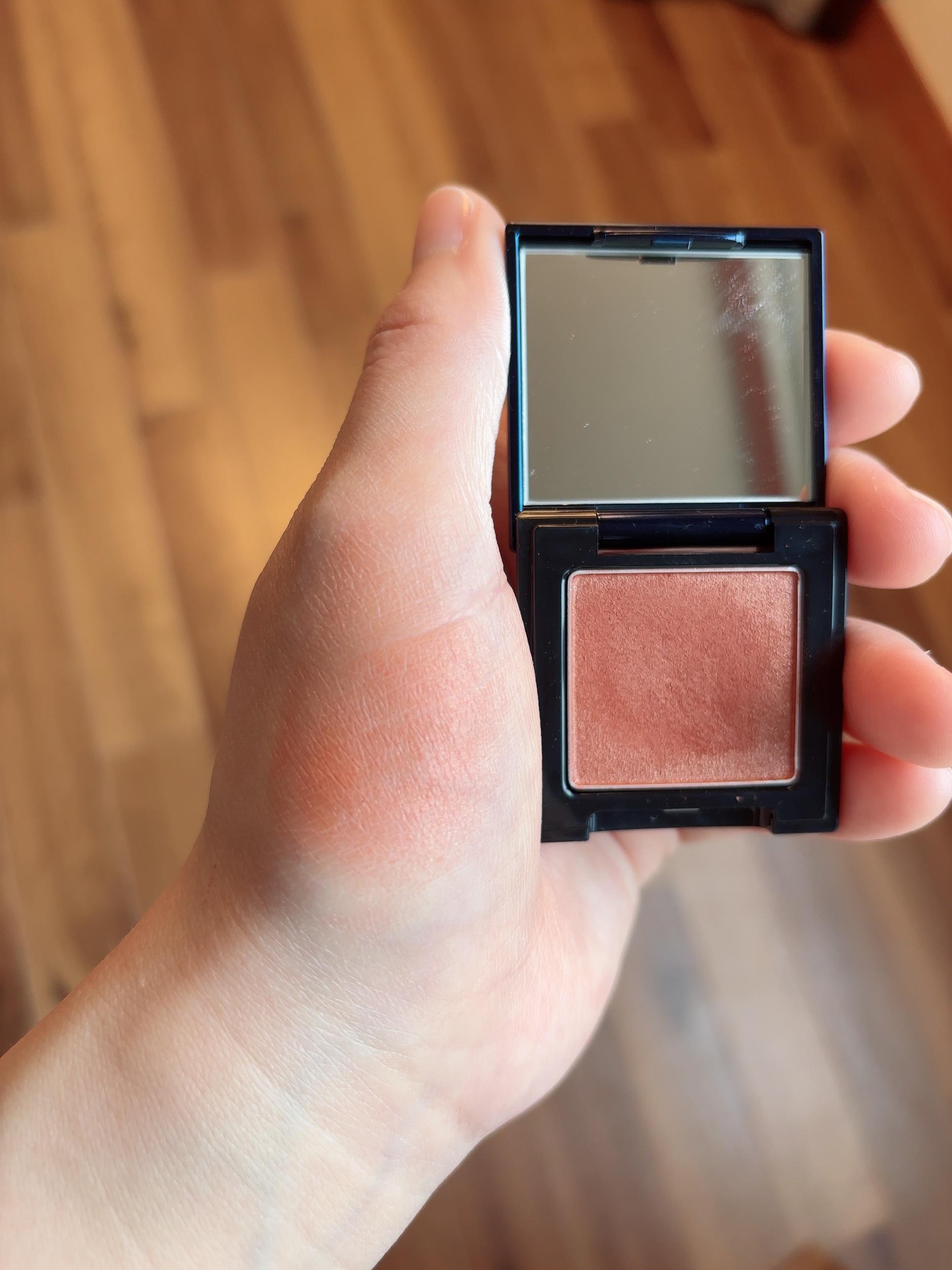 ラズル アイカラー/エレガンス ラズル /単色アイシャドウを使ったクチコミ（3枚目）