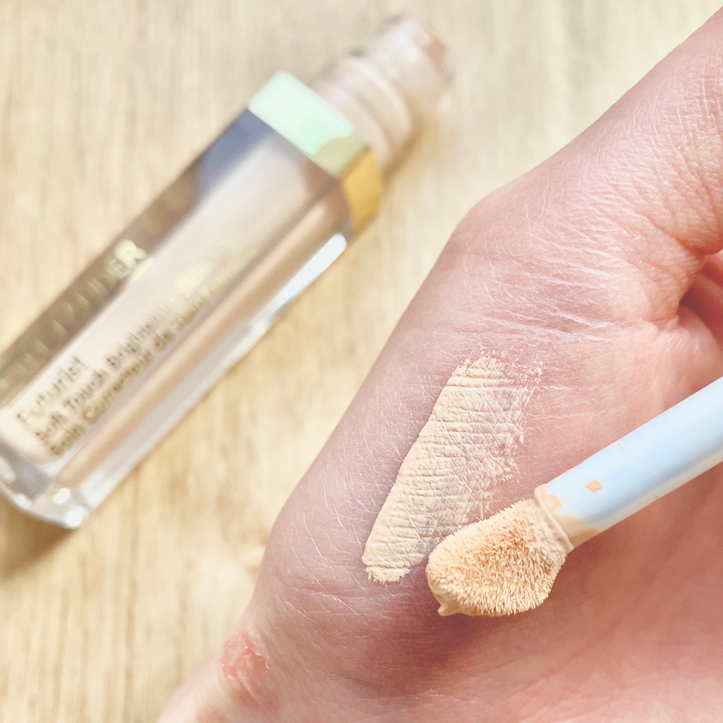 フューチャリスト ソフト タッチ ブライトニング スキンシーラー/ESTEE LAUDER/リキッドコンシーラーを使ったクチコミ(2枚目)