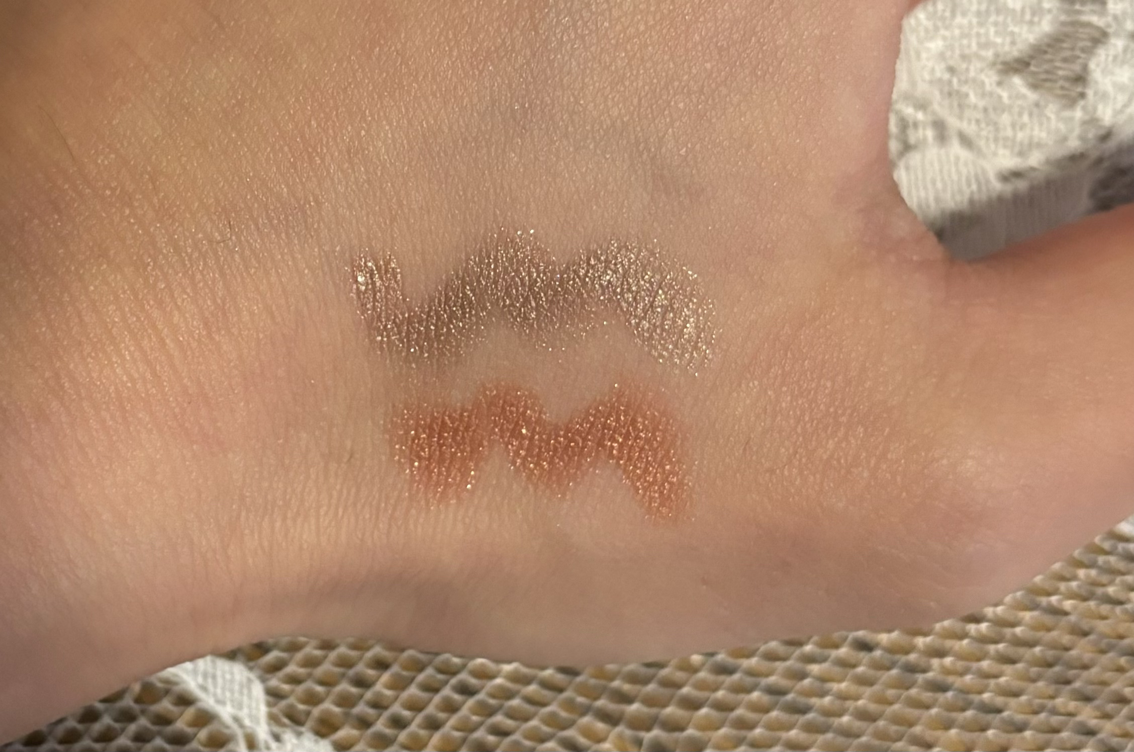 グリームオンフィットシャドウ/excel/スティックアイシャドウを使ったクチコミ（3枚目）