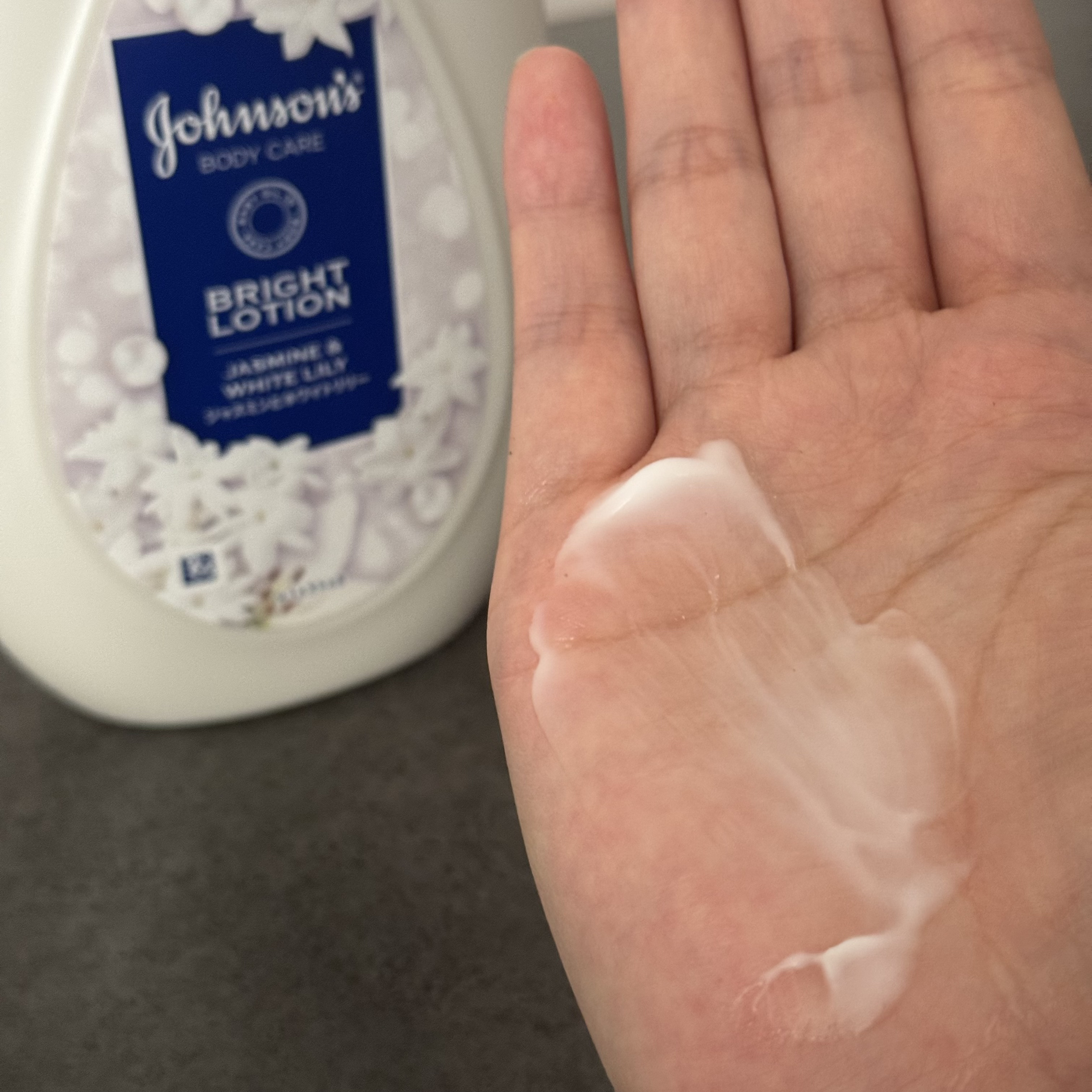 バイブラント ラディアンス　アロマミルク/ジョンソンボディケア/ボディミルクを使ったクチコミ（3枚目）