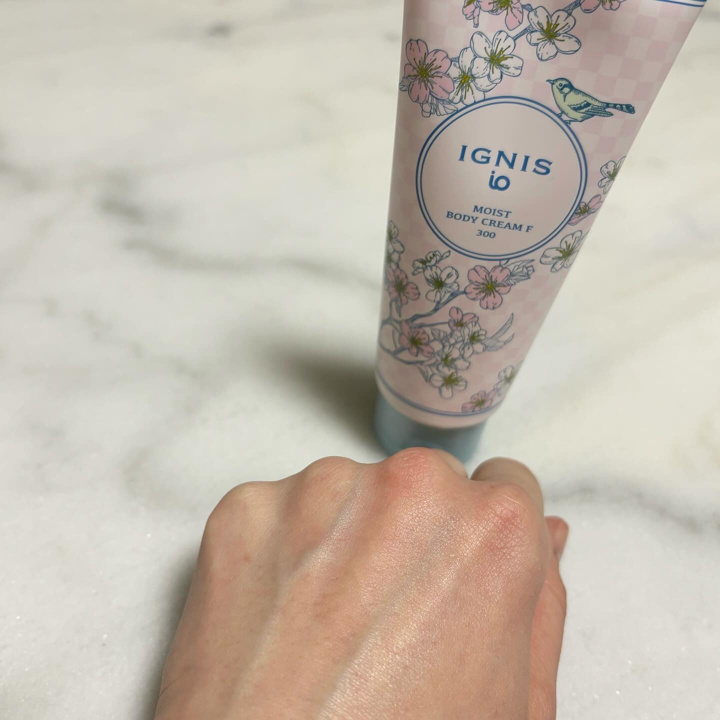 IGNIS イグニス イオ モイスト ボディクリーム のクチコミ「＼イグニスイオ モイストボディクリーム F／ 
 
美的ベストコスメにも選ばれたイグニス人気の.....」（3枚目）