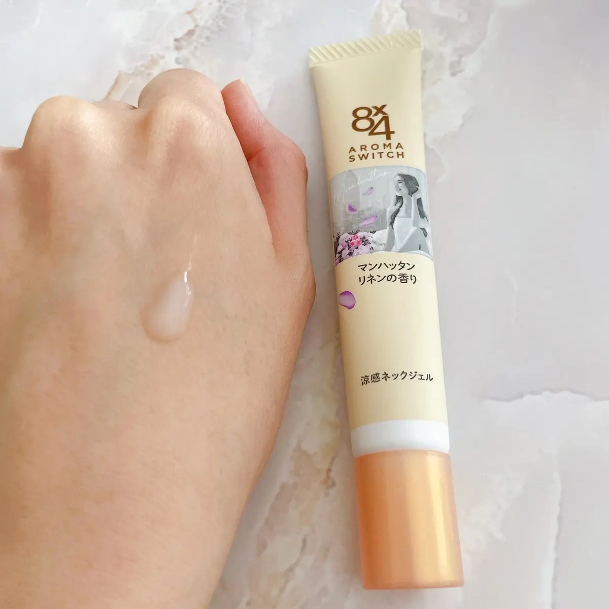 8x4 アロマスイッチ 涼感ネックジェル マンハッタンリネンの香り/８ｘ４/デオドラント・制汗剤を使ったクチコミ（2枚目）