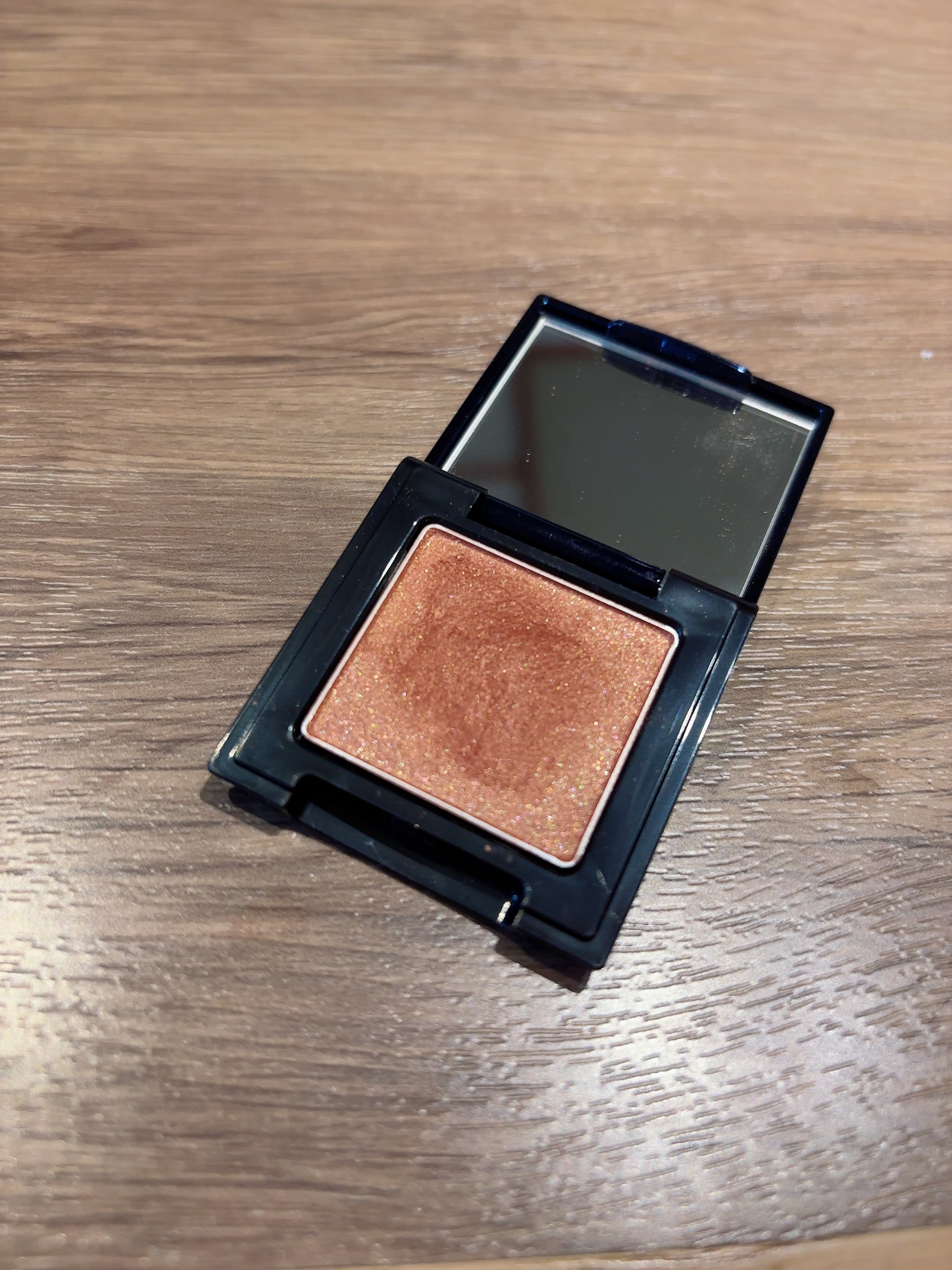 ラズル アイカラー/エレガンス ラズル /単色アイシャドウを使ったクチコミ（2枚目）