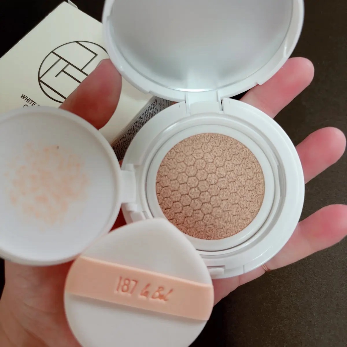 187ラベルホワイトタンニングクッション/JOY187/クッションファンデーションを使ったクチコミ（2枚目）