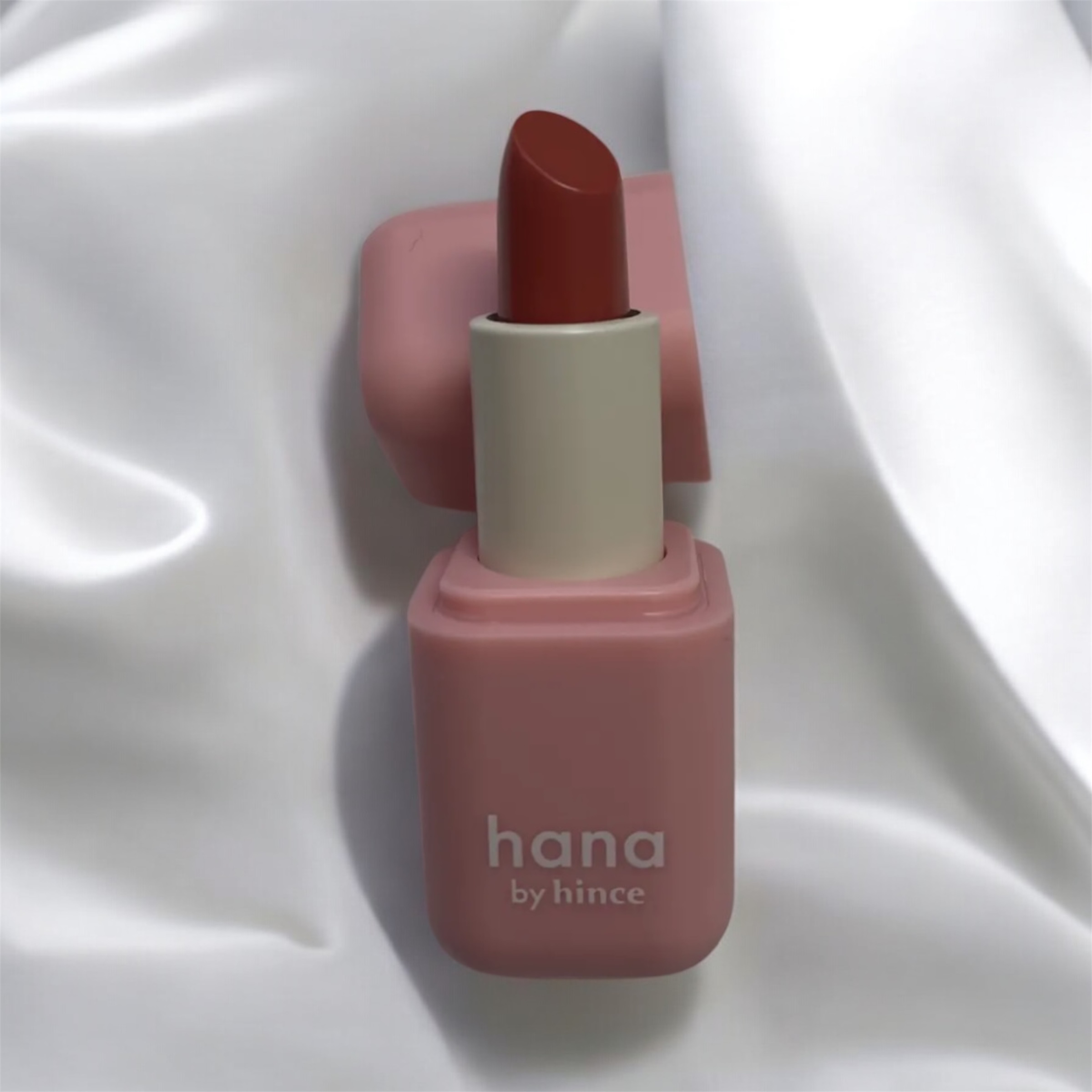 シアーグラスリップスティック 01 モモ/hana by hince/口紅を使ったクチコミ（2枚目）