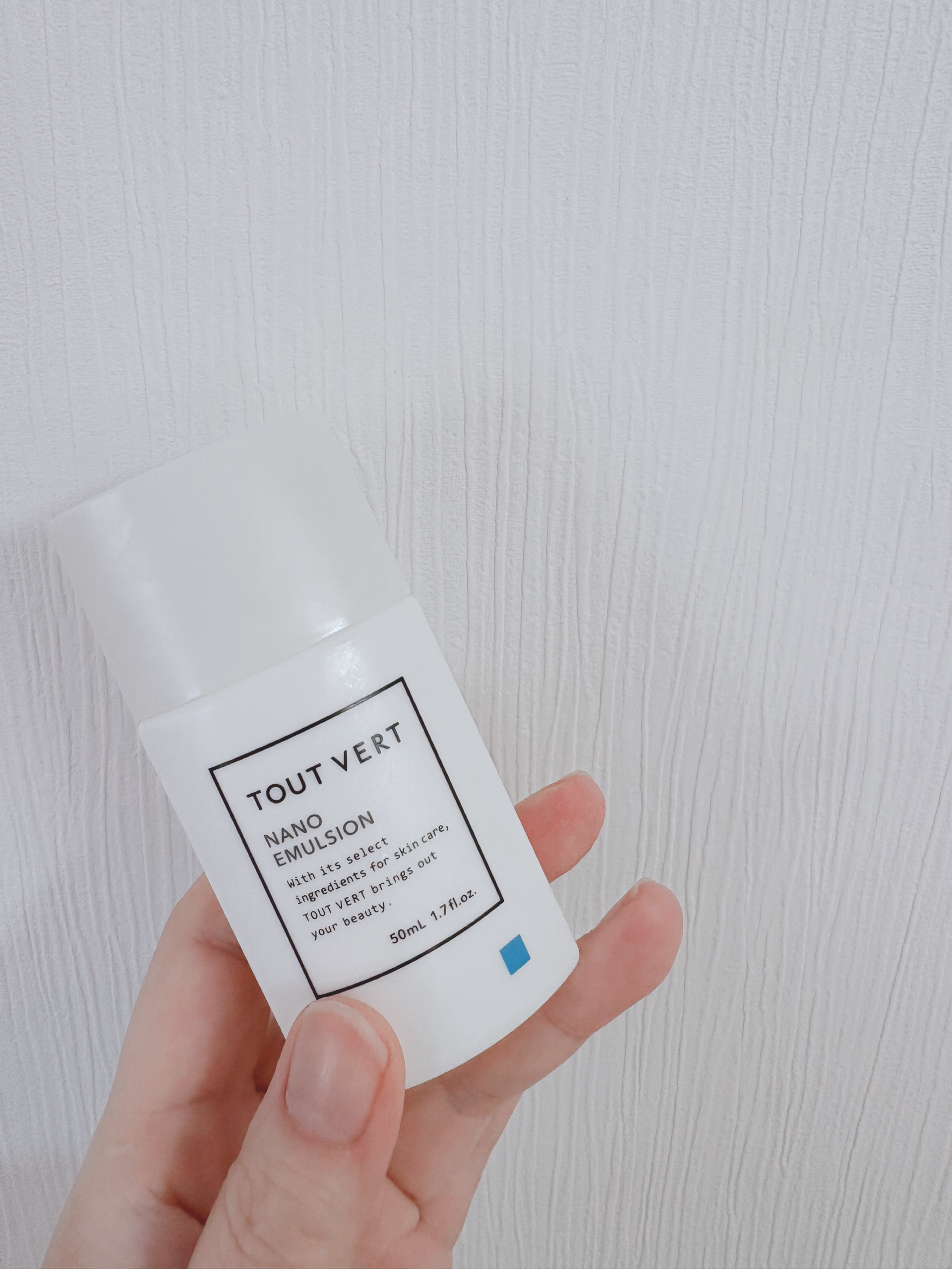 【コスメレビュー】

大分前に購入していたコチラの乳液をやっと使い始めたので早速レビュー。


TOUT VERT（トゥヴェール）
浸透湿潤セラミド１０％★ナノエマルジョン
50ml 3,060円
※現在はリニューアルして60ml


In