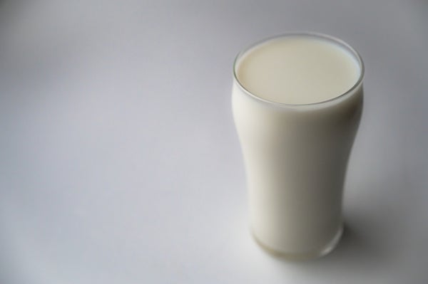 コップに入った飲むヨーグルト