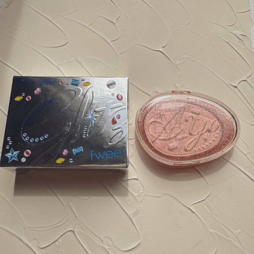 フィー グリッツストーンハイライター/fwee/パウダーハイライトを使ったクチコミ（1枚目）
